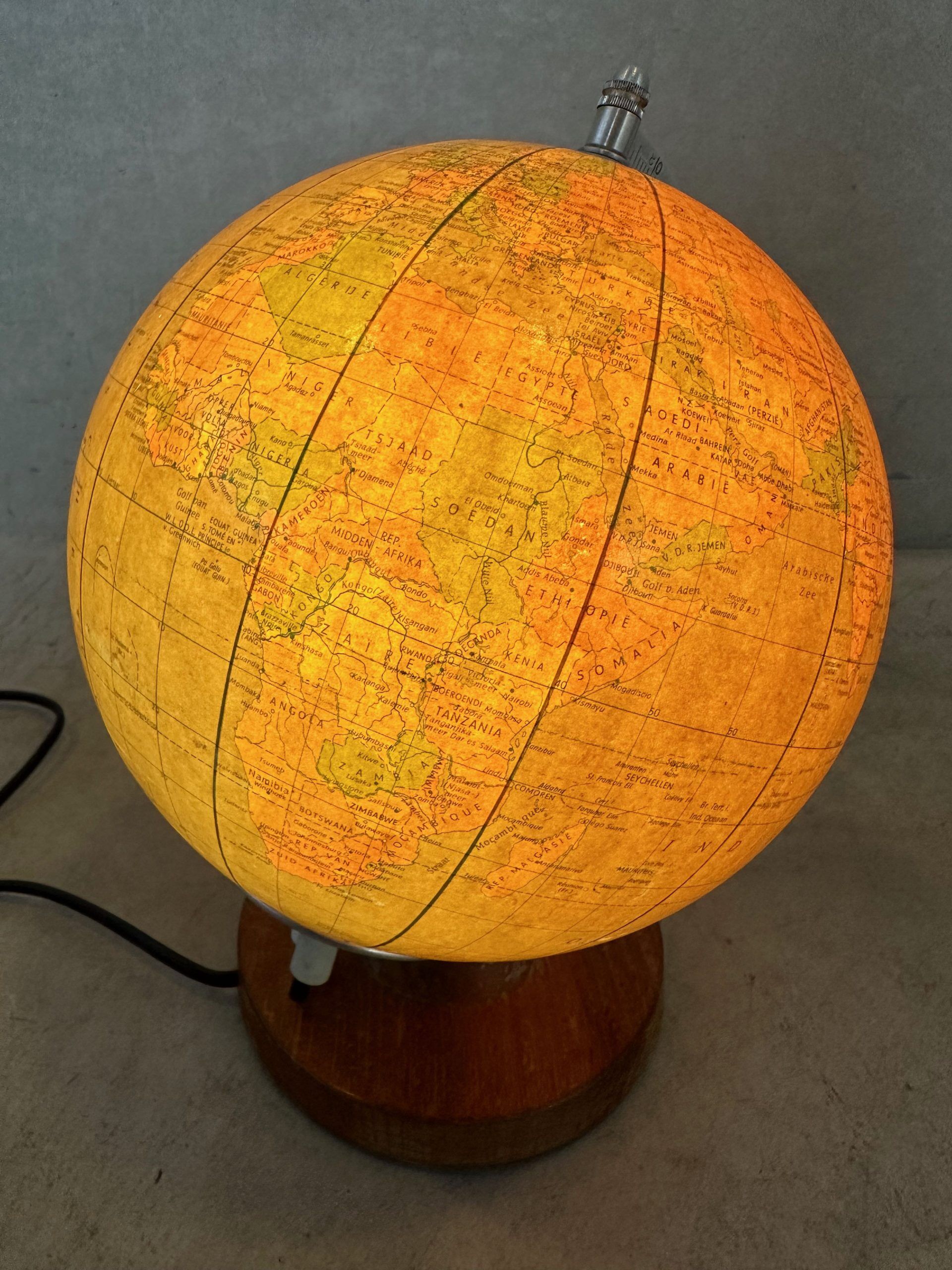 Vintage globe 1980 / lighting – glass