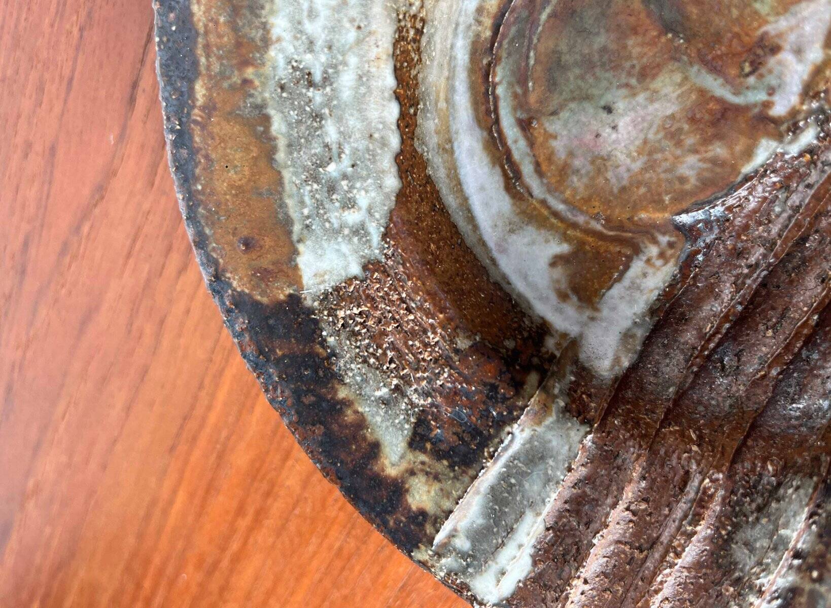 Bowl in studio pottery from mid-century Danish by Aksel Larsen for Axella, 1960s.