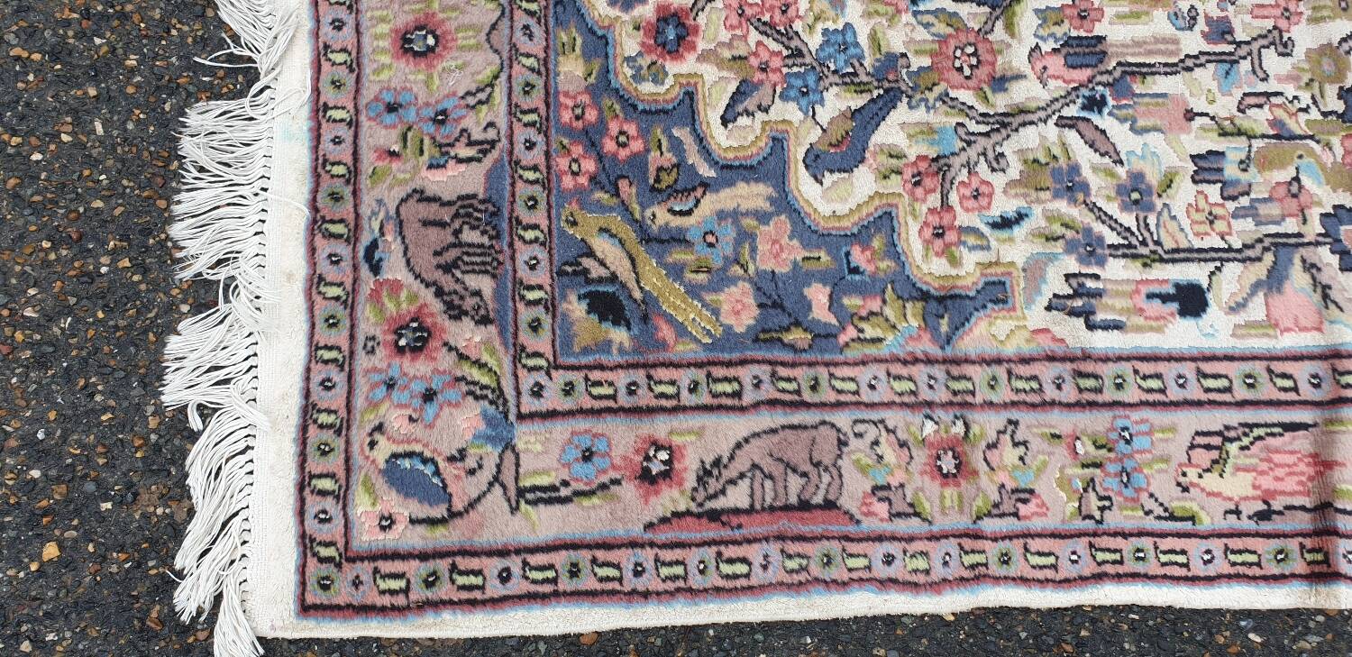 Oriental wool velvet rug