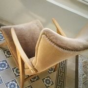 Fauteuil haut scandinave wing chair velour marron