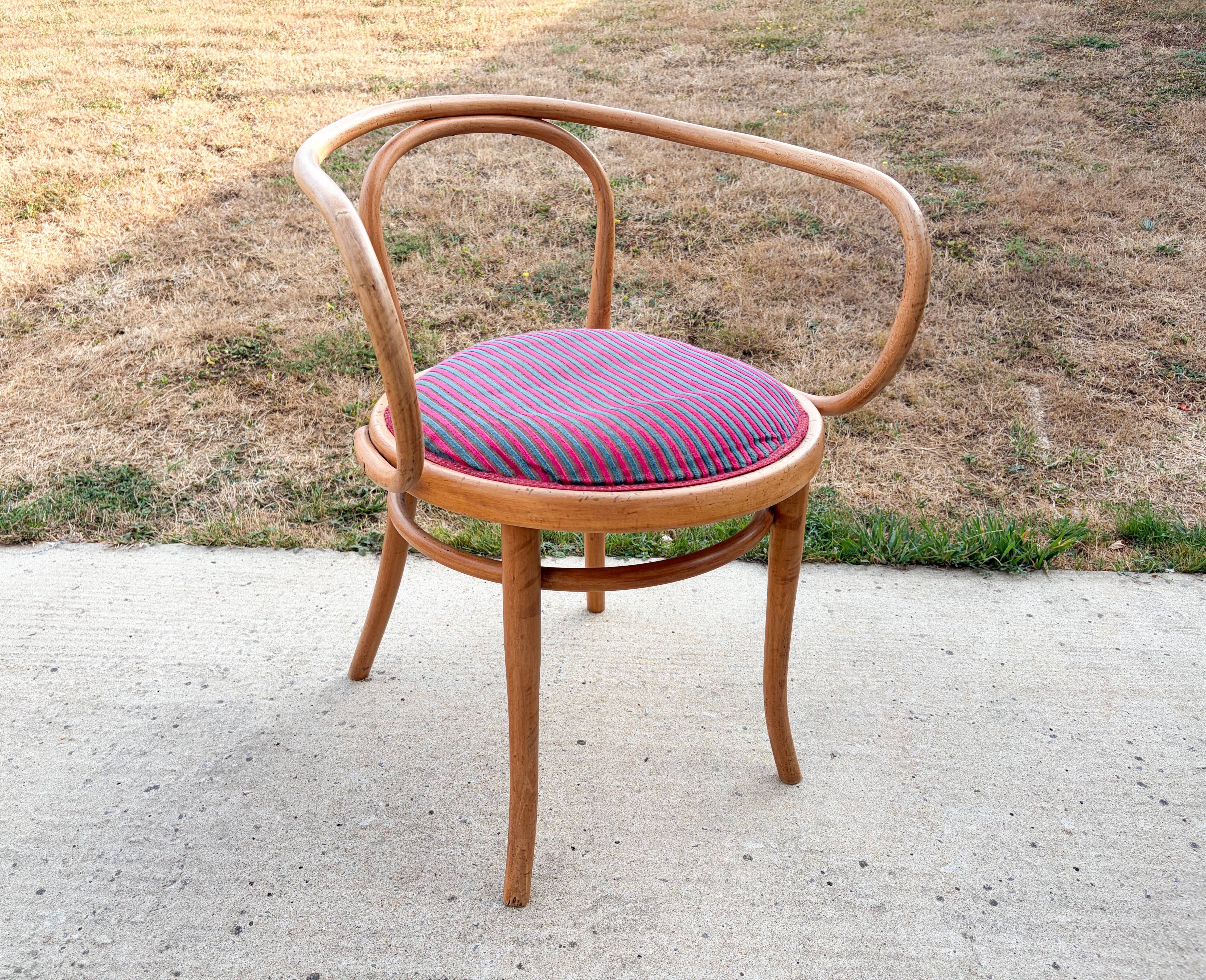 Fauteuil en bois courbé , 209 de Thonet , dit Le Corbusier , 1900'