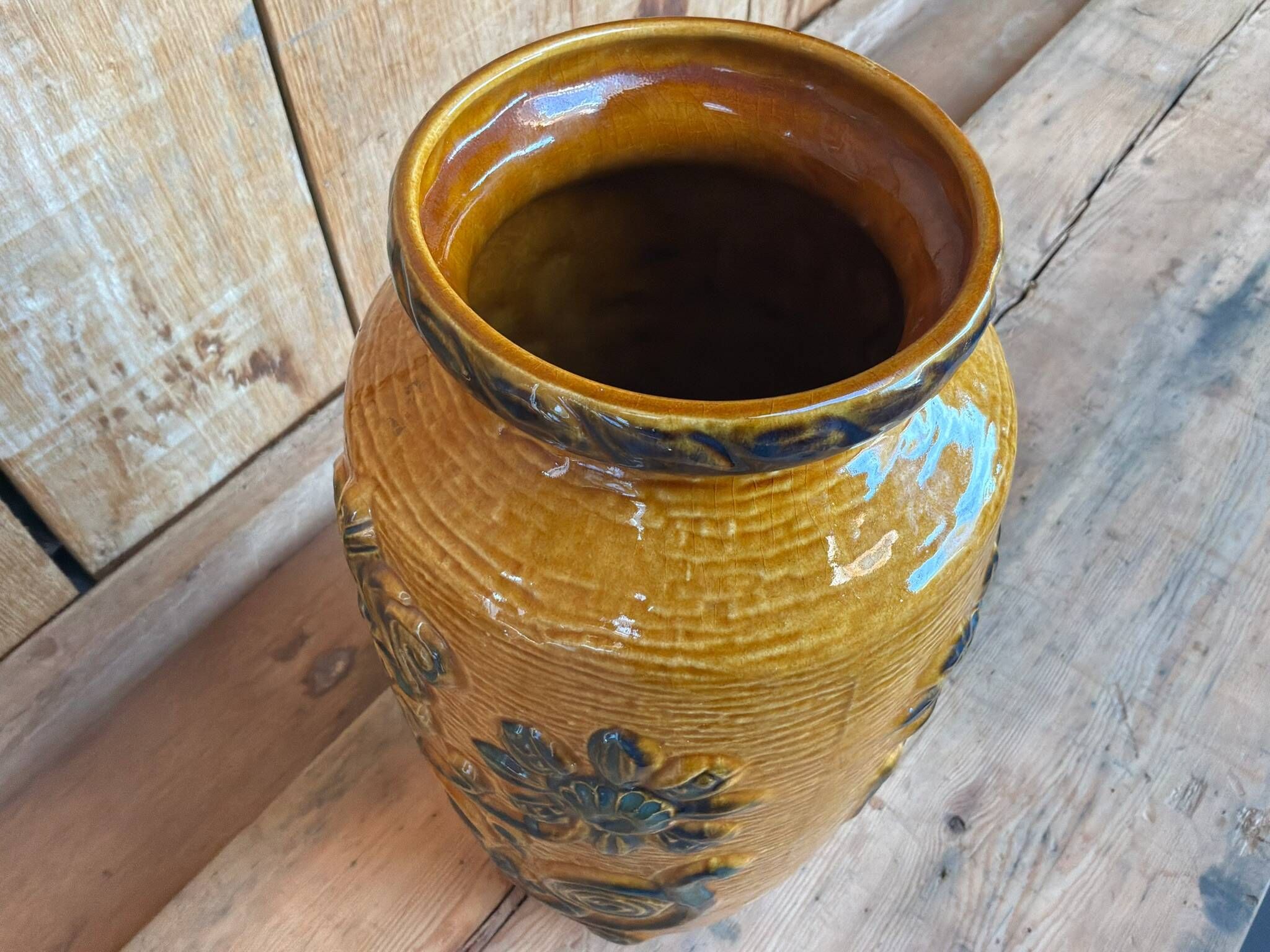 Vase West Germany en céramique - décor floral en relief