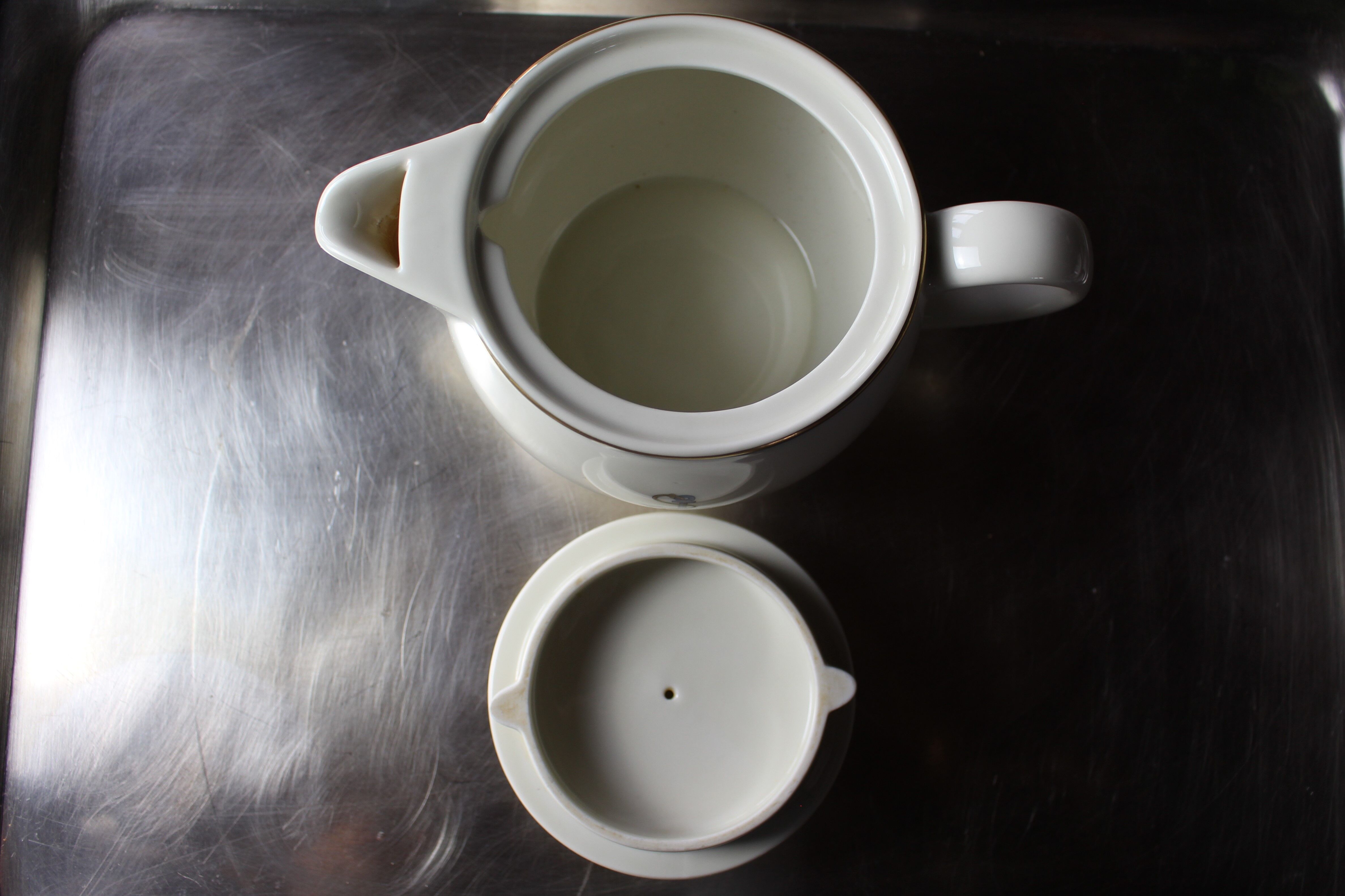 Porcelain teapot "gitana"