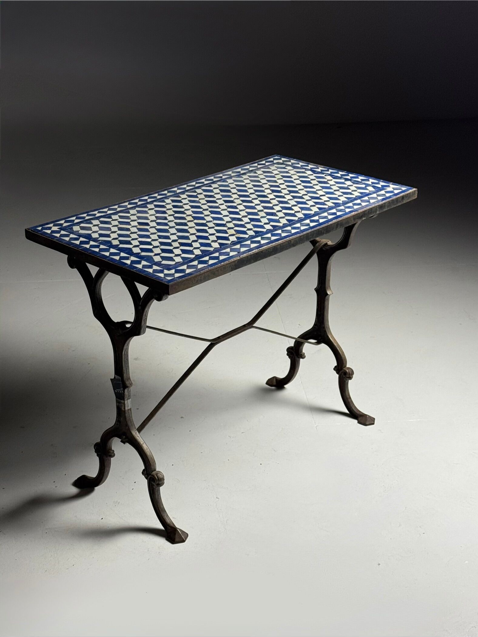 Table d'appoint en mosaïque et fonte
