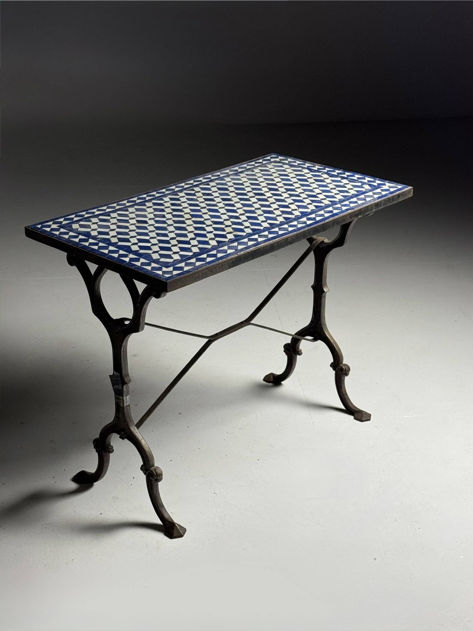 Table d'appoint en mosaïque et fonte