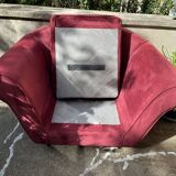 Velvet armchair, lipstick. (la redoute interieurs)
