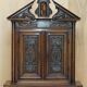 Cabinet Louis XIII revival en noyer et marbre sculpté