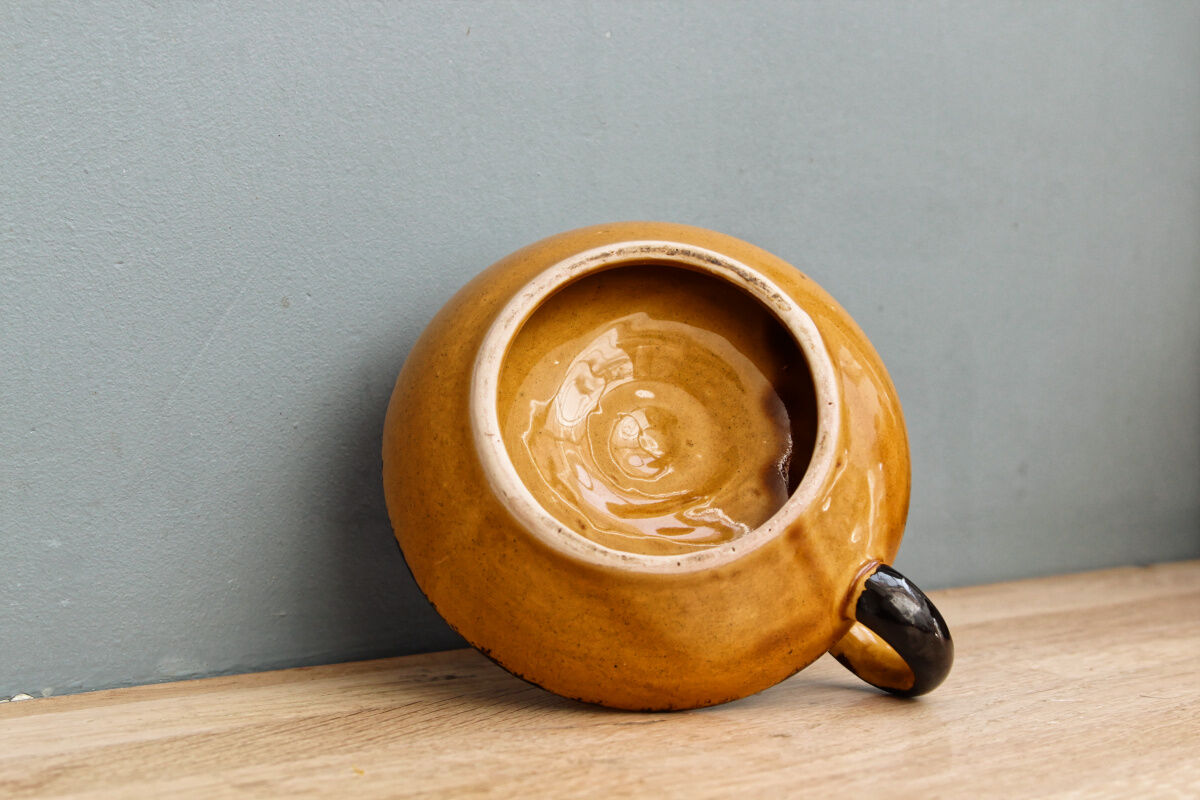 Hand-held terracotta glass