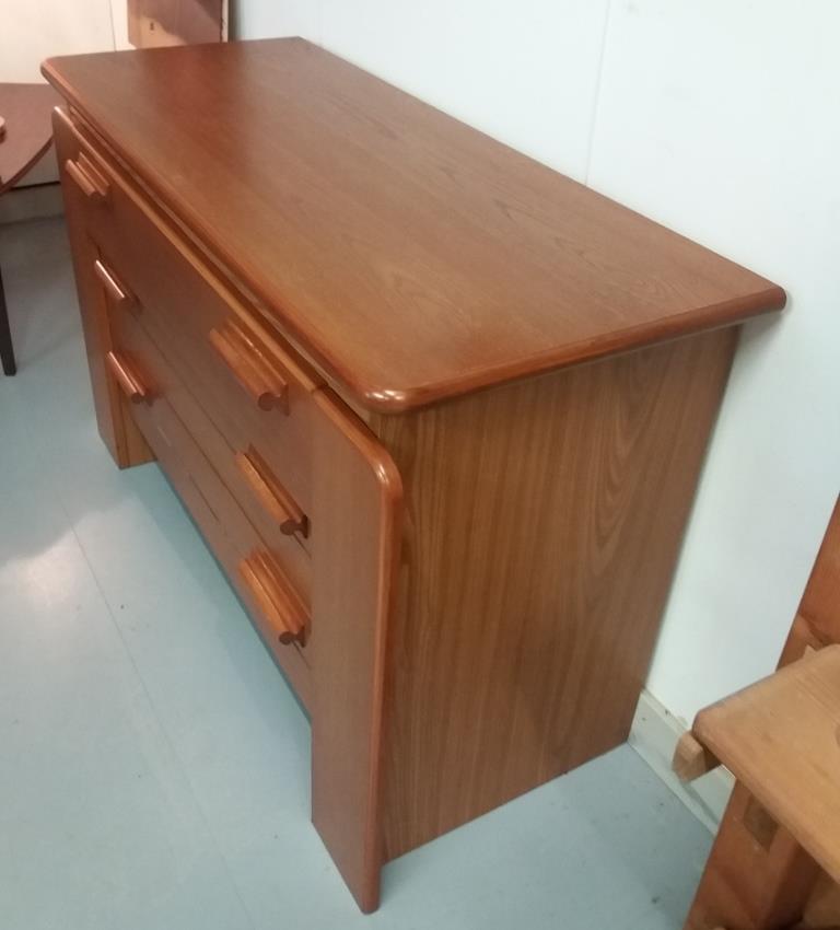 Oak-plated dresser 1980