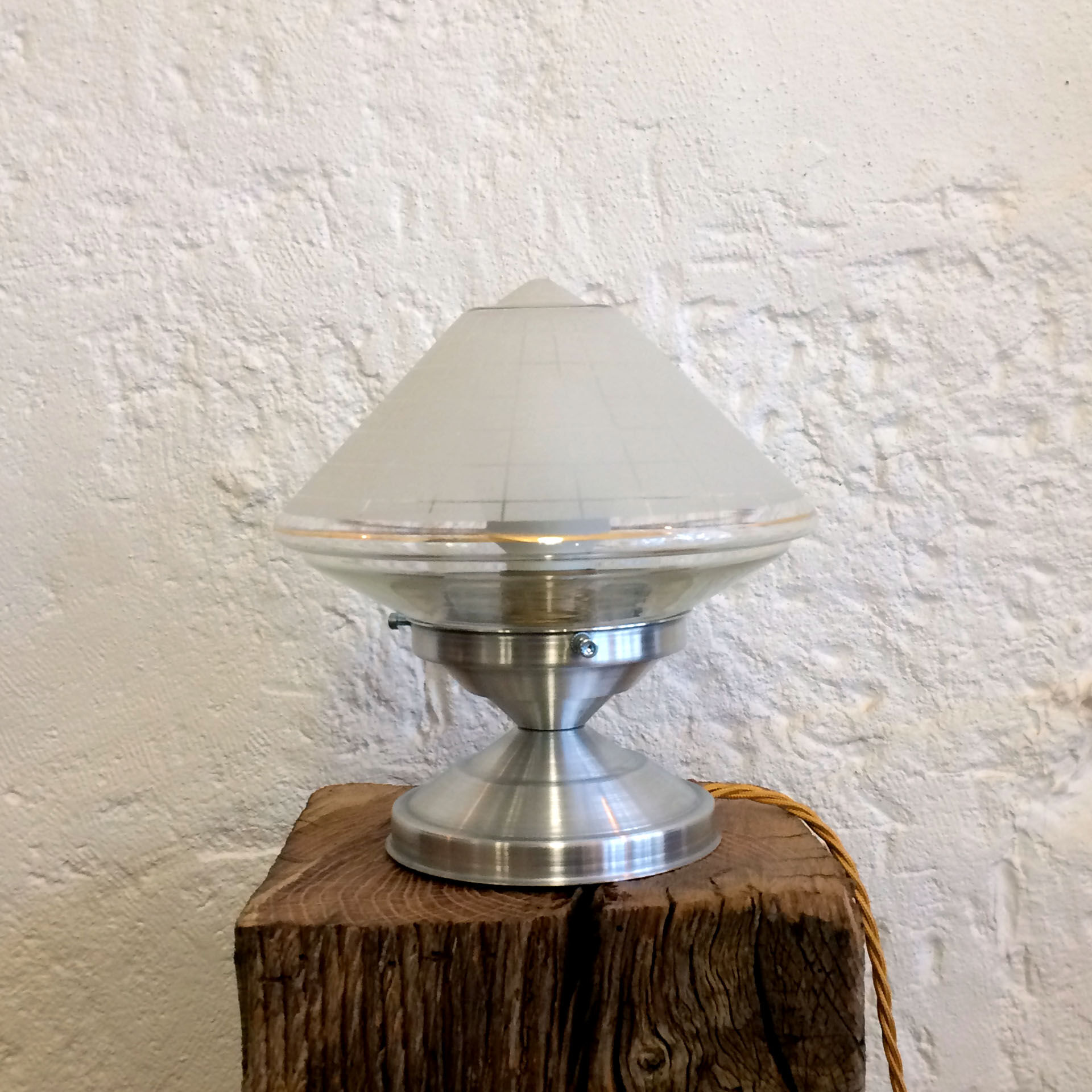 Table lamp