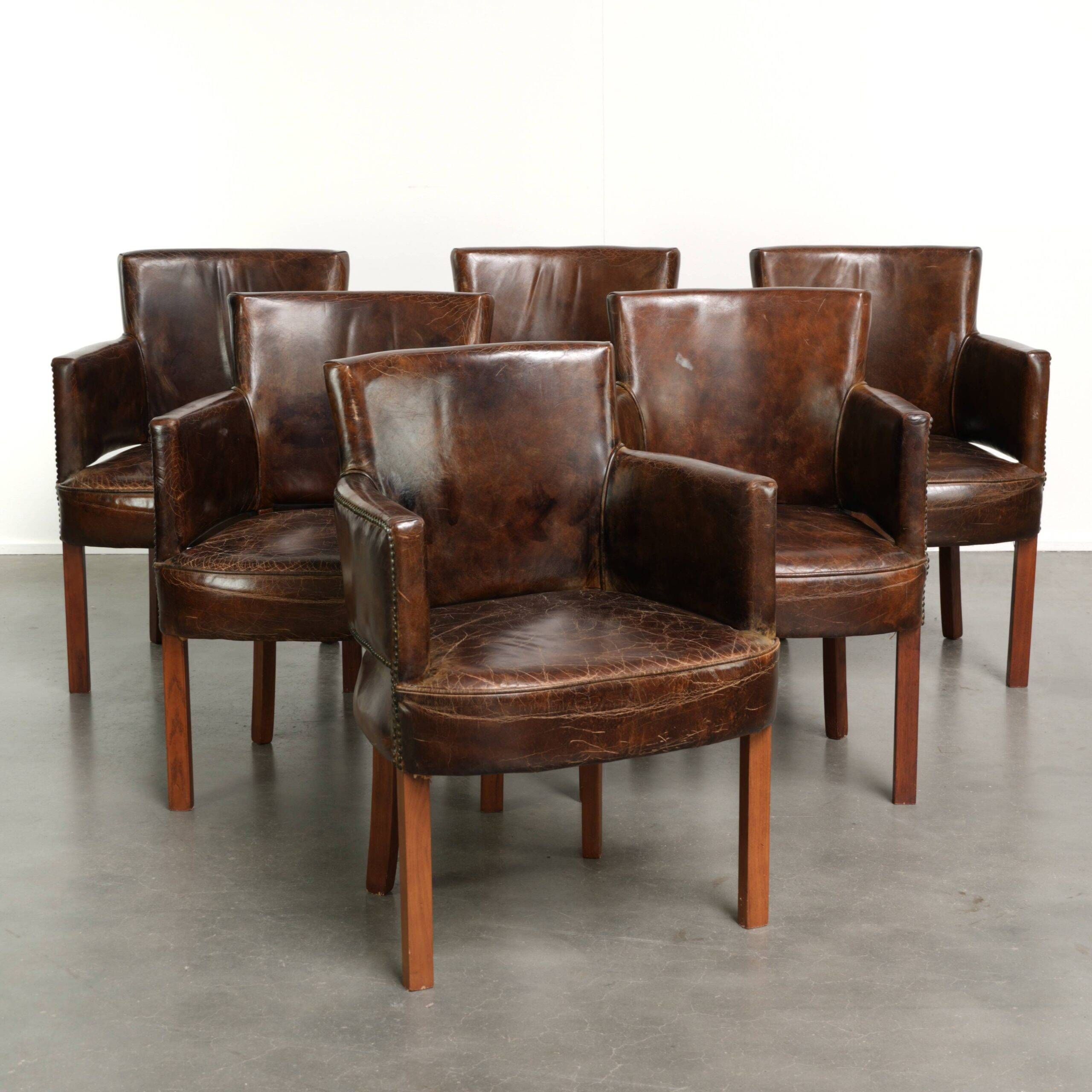 Characterful set of 6 cowhide dining chairs made of grained leather