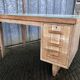 Bureau vintage en chêne lasuré à 3 tiroirs a caisson