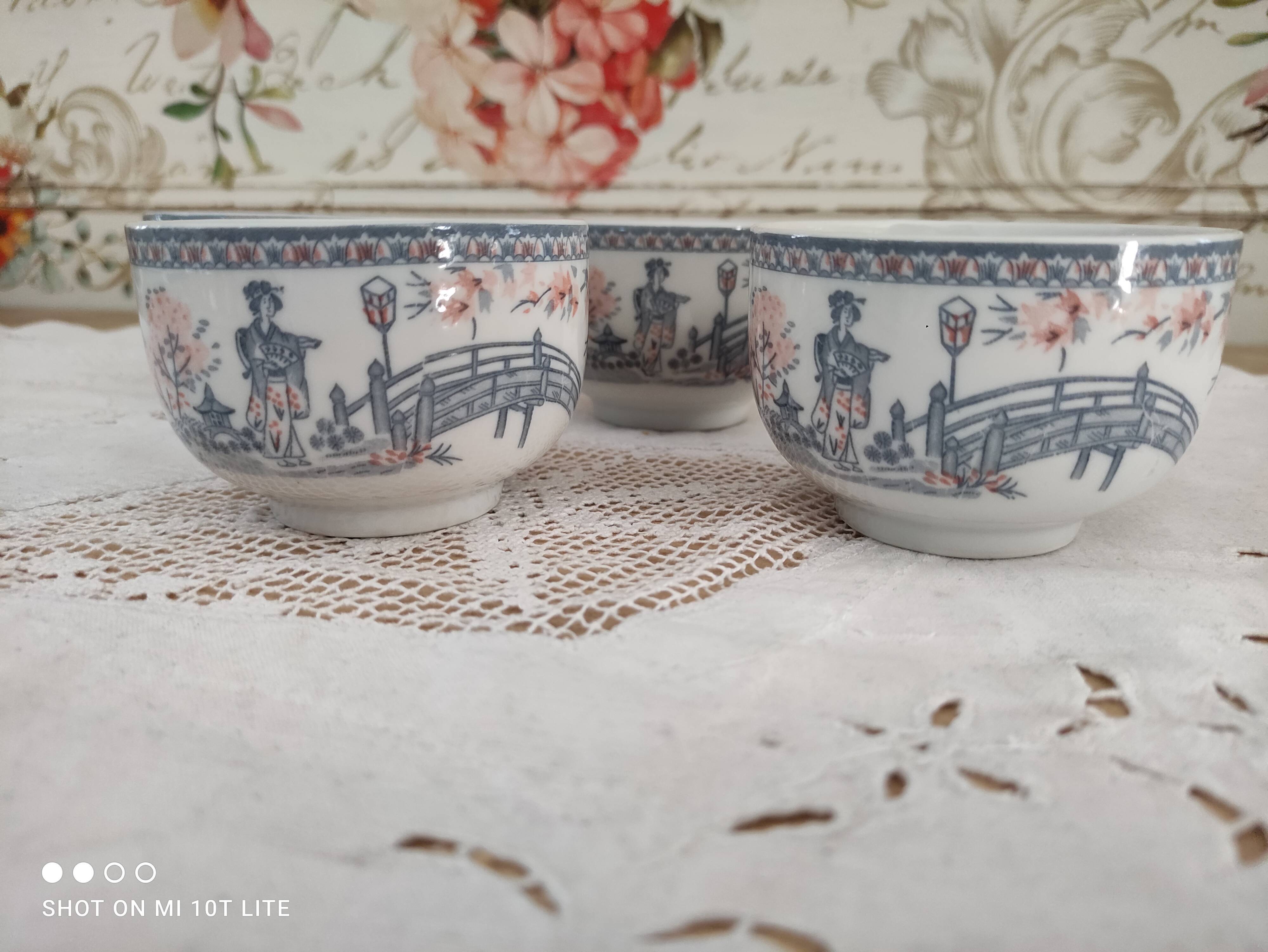 Set of 4 Japanese tea cups without handle pale blue and pink décor