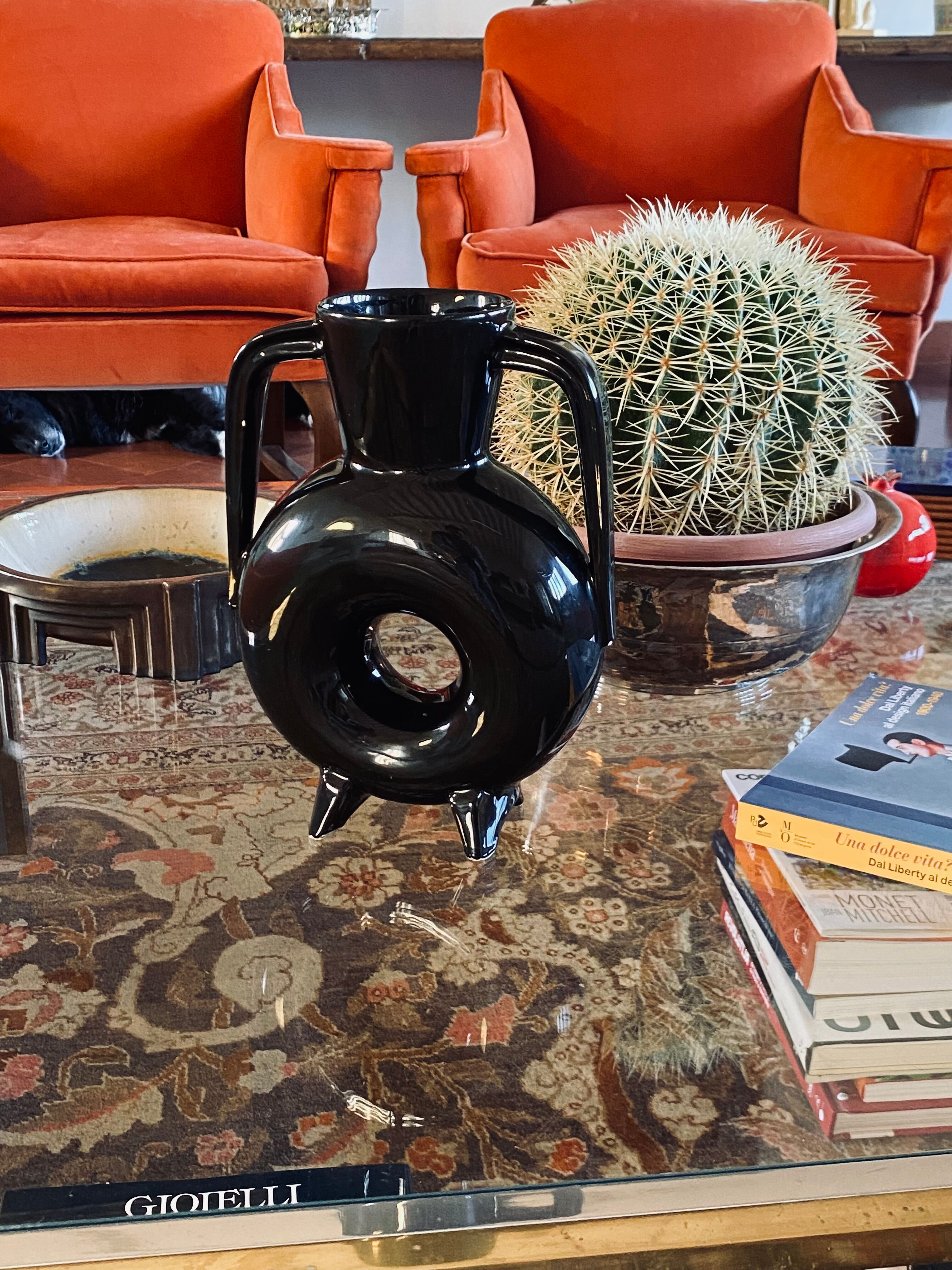 Vase en céramique noire moderne organique, France 1970s