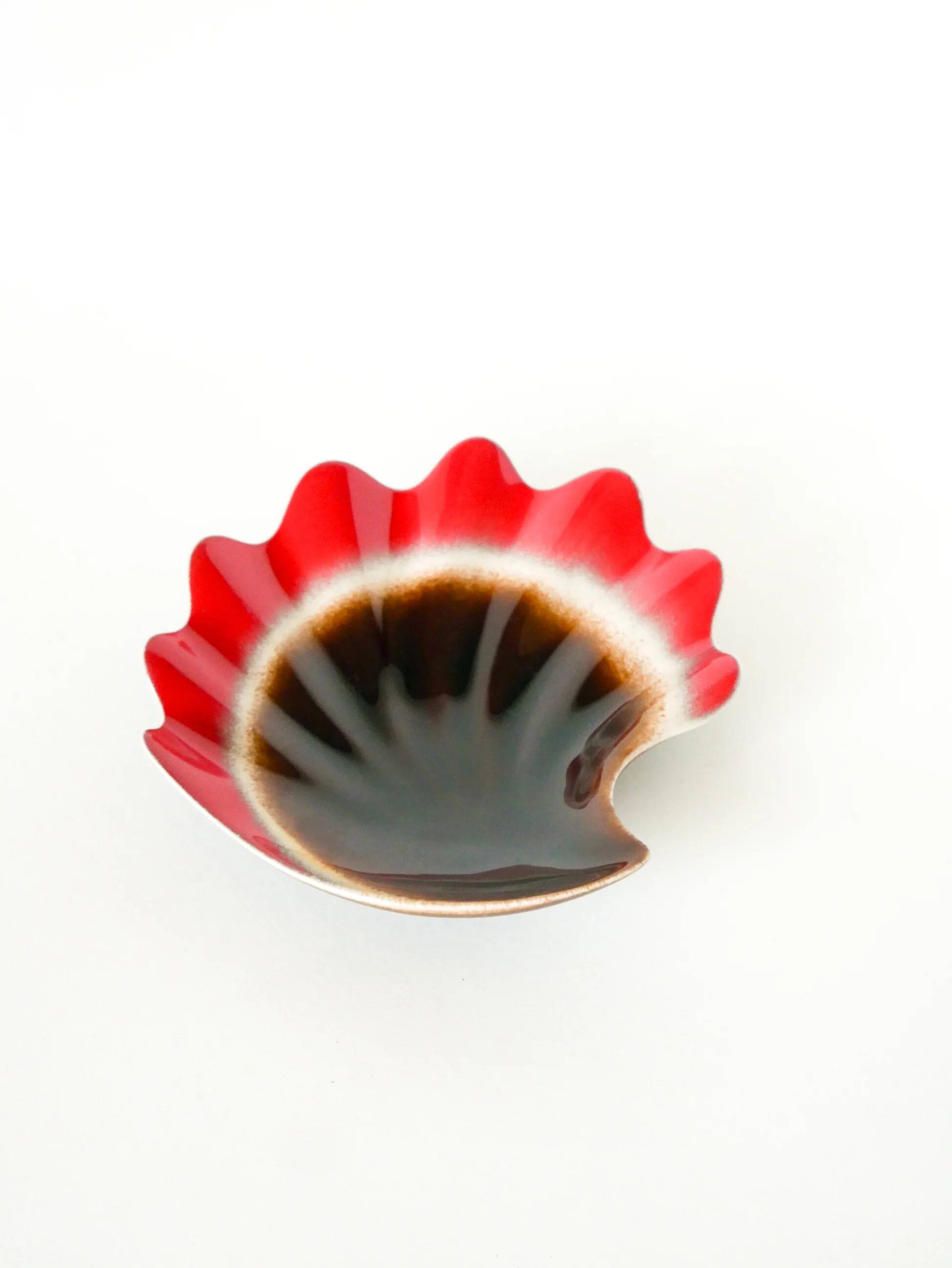 Ceramic shell-shaped catchall, red and brown, 1970.