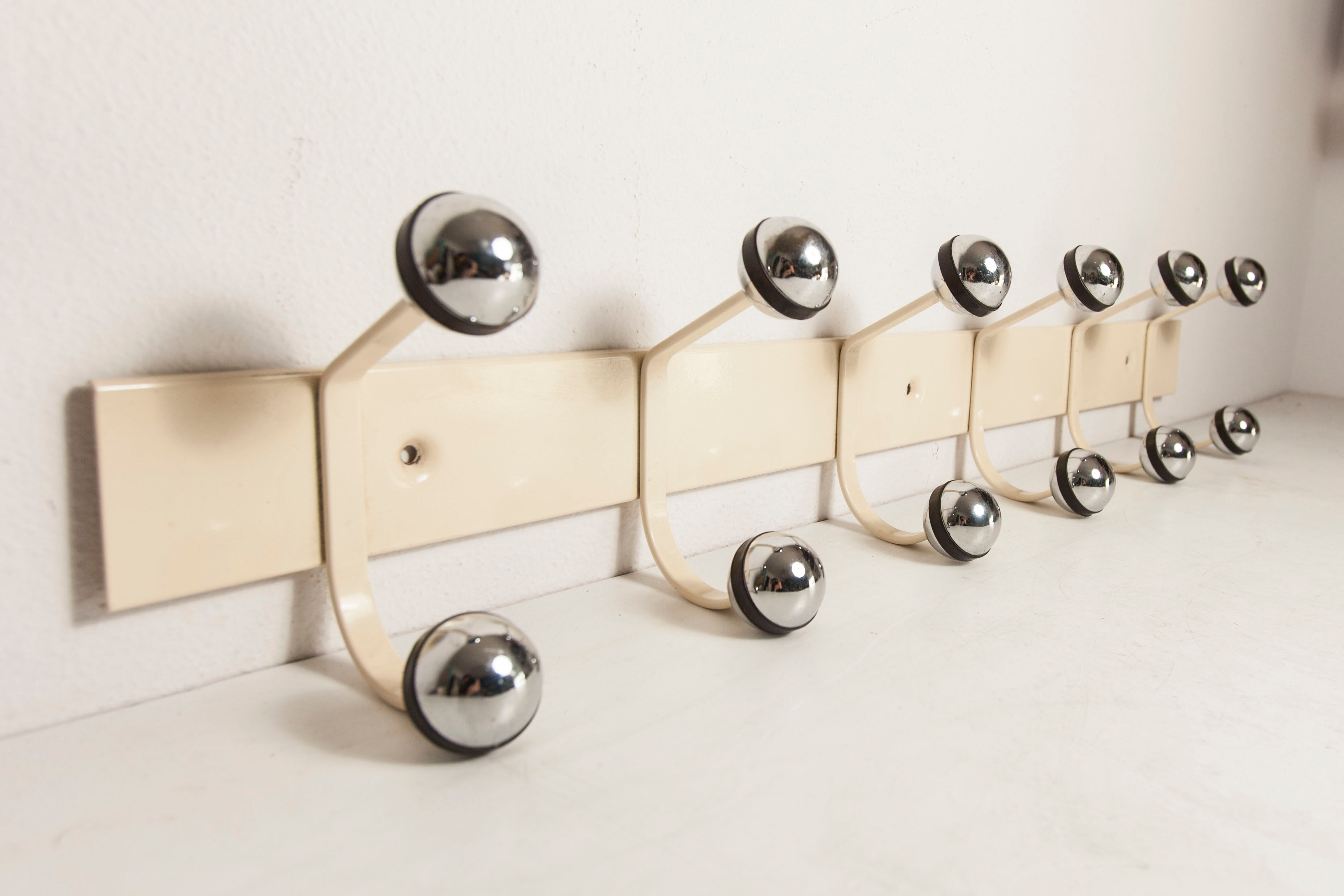 Wall coat rack 12 hooks balls 1970 beige and chrome