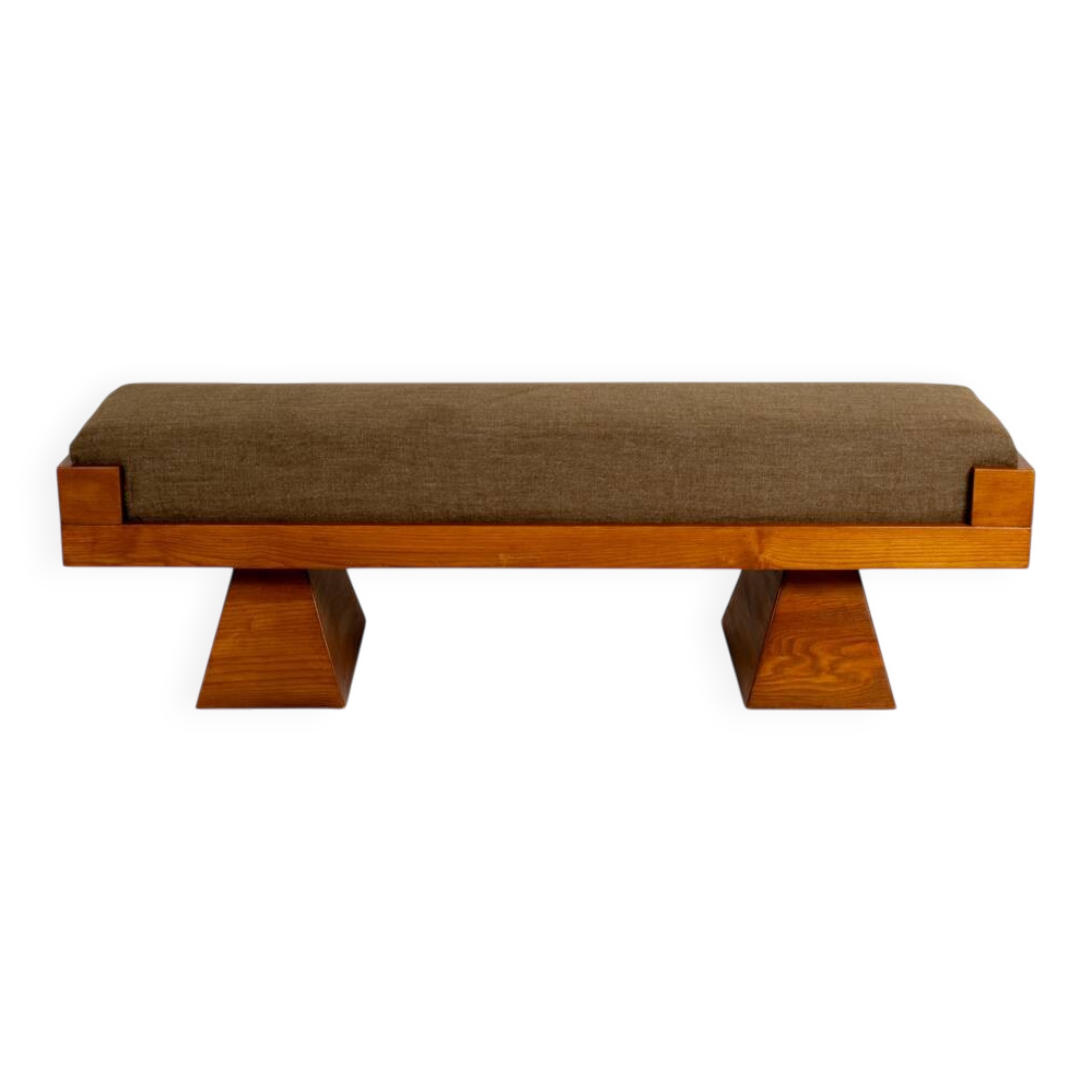 Banquette en frêne et velours de mohair vert. Contemporain
