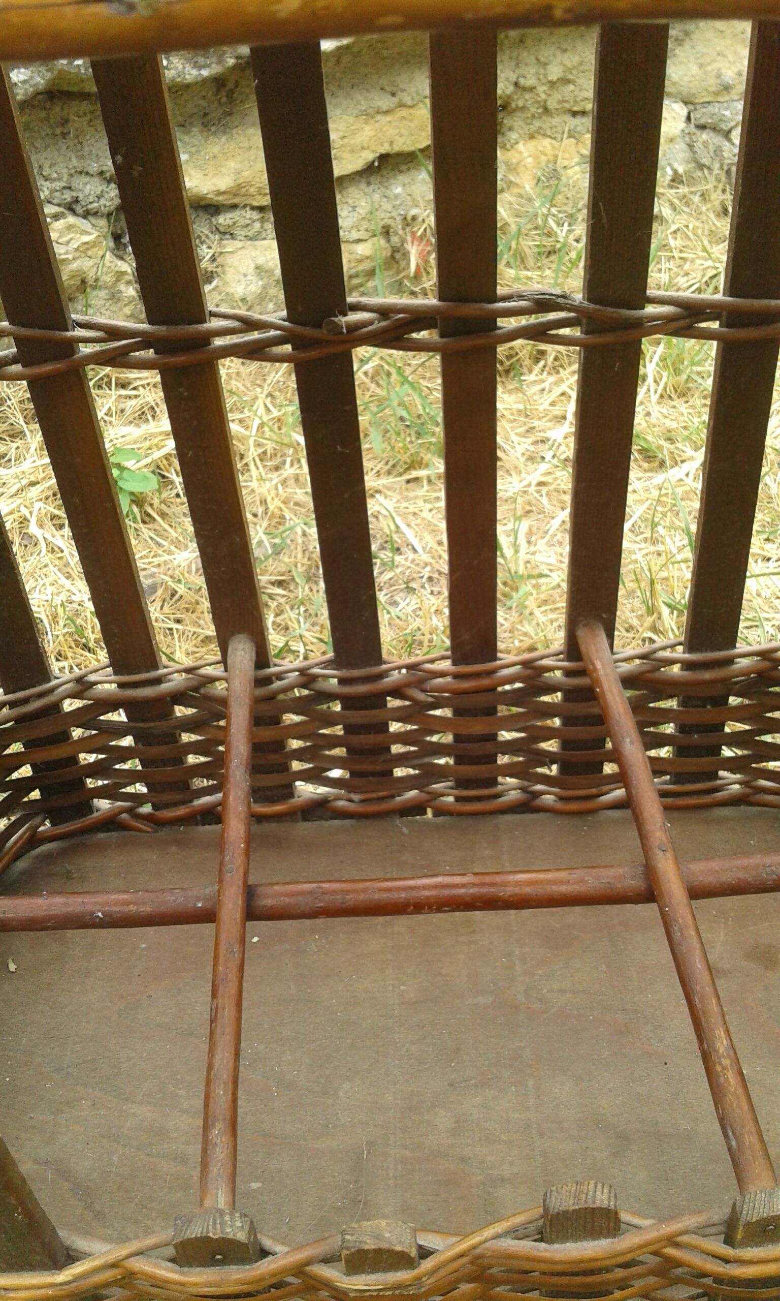Rattan bottle bar with handle