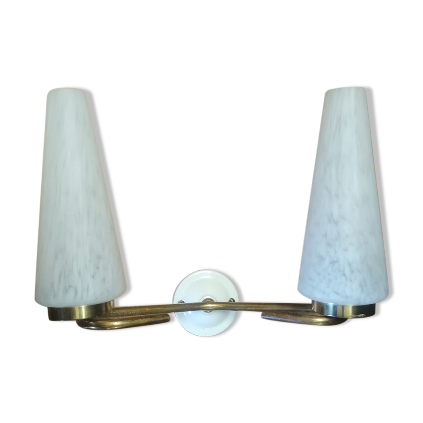 Double wall sconce in brass, porcelain and speckled glass 1950