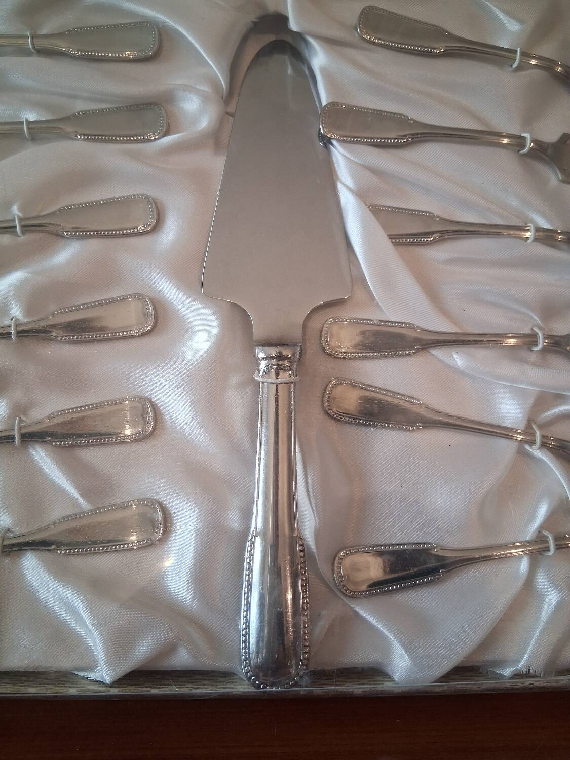 Cake cutlery