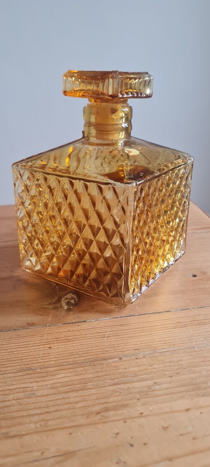 Carafe or amber glass bottle