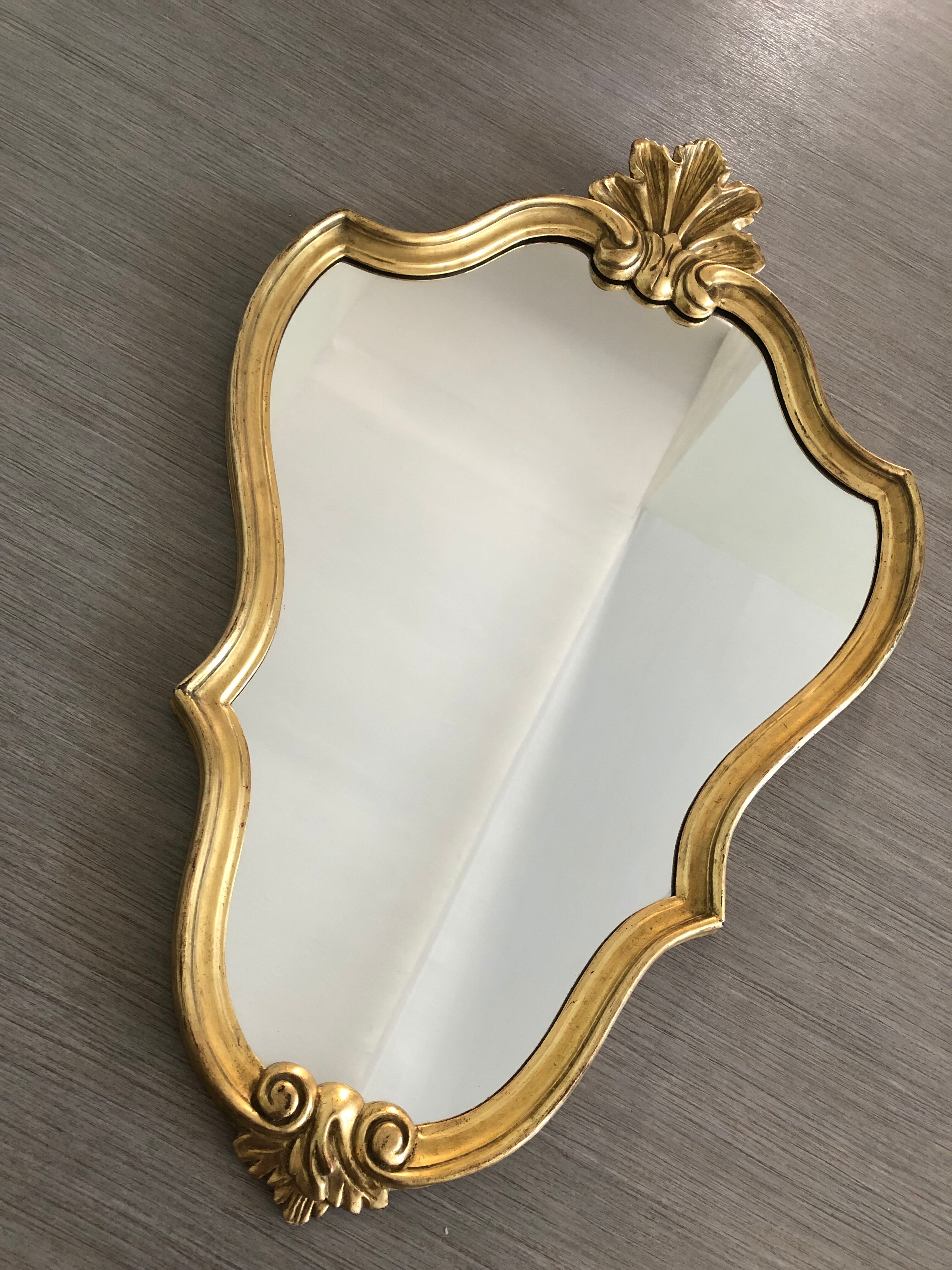 Golden baroque mirror with its 54x86cm tablet