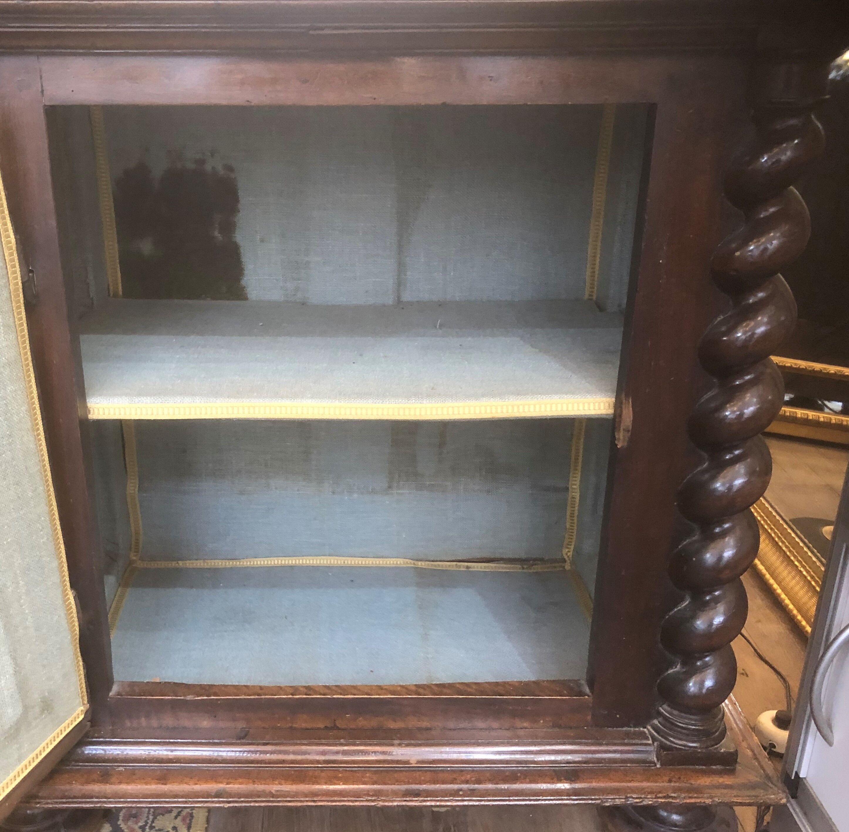 Superb walnut confectioner of the Louis XIII period Mid-XVII