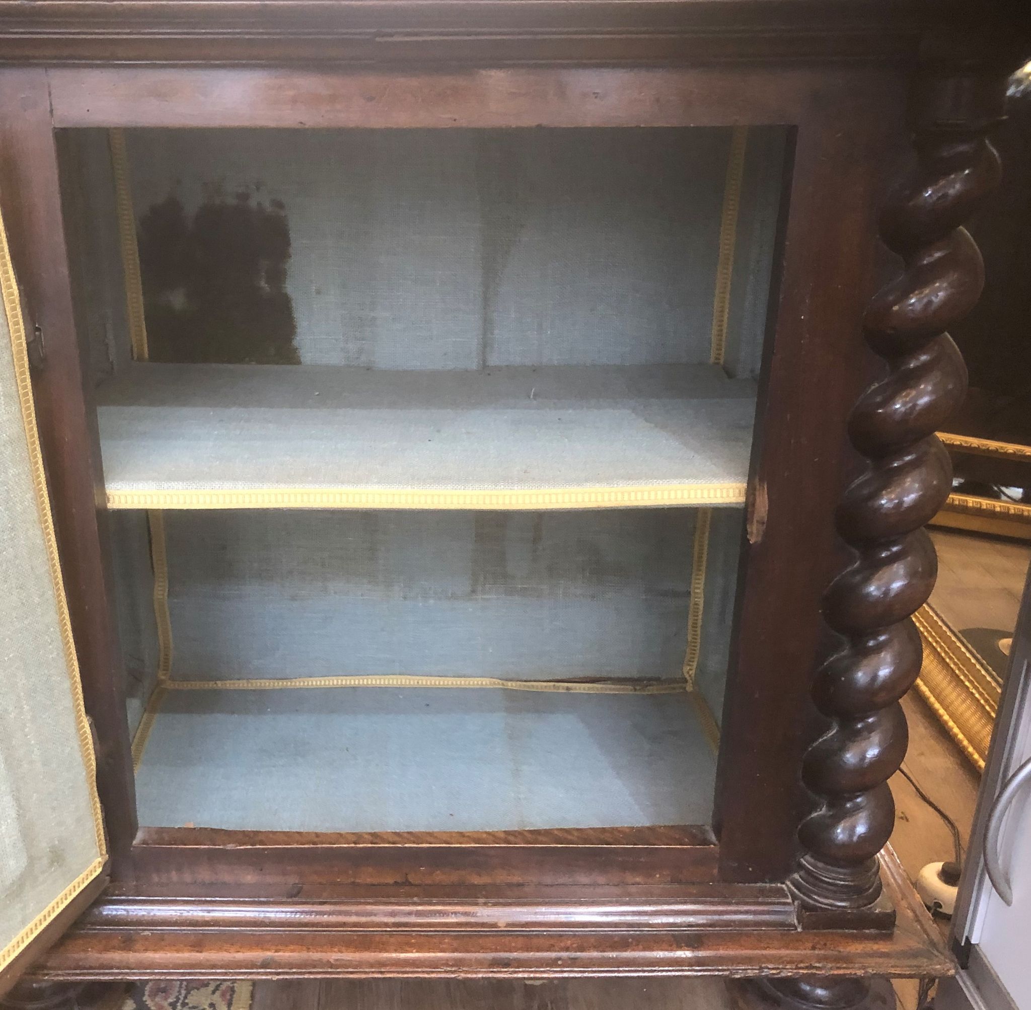 Superb walnut confectioner of the Louis XIII period Mid-XVII