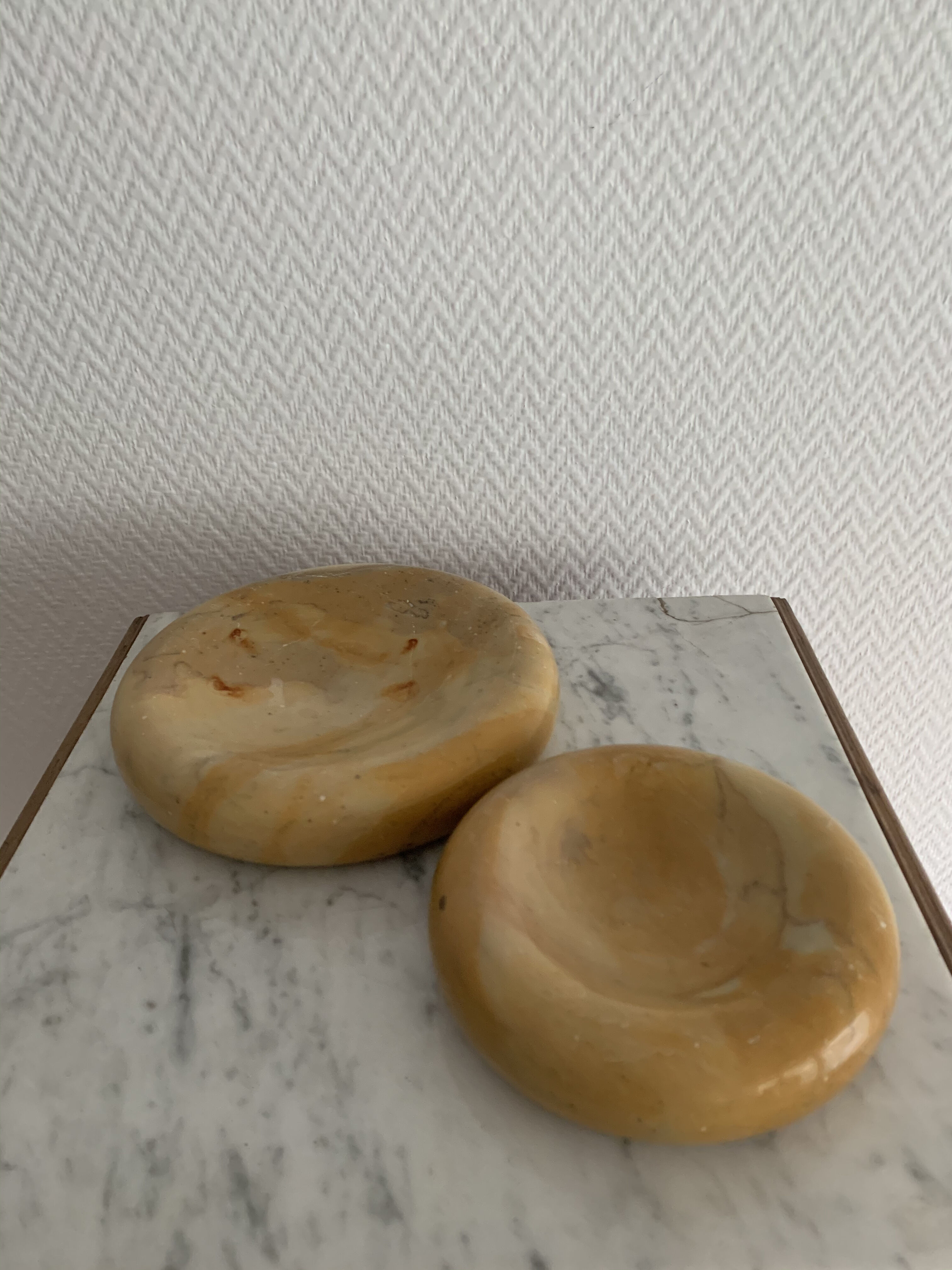 Vintage orange-orange marble ashtray