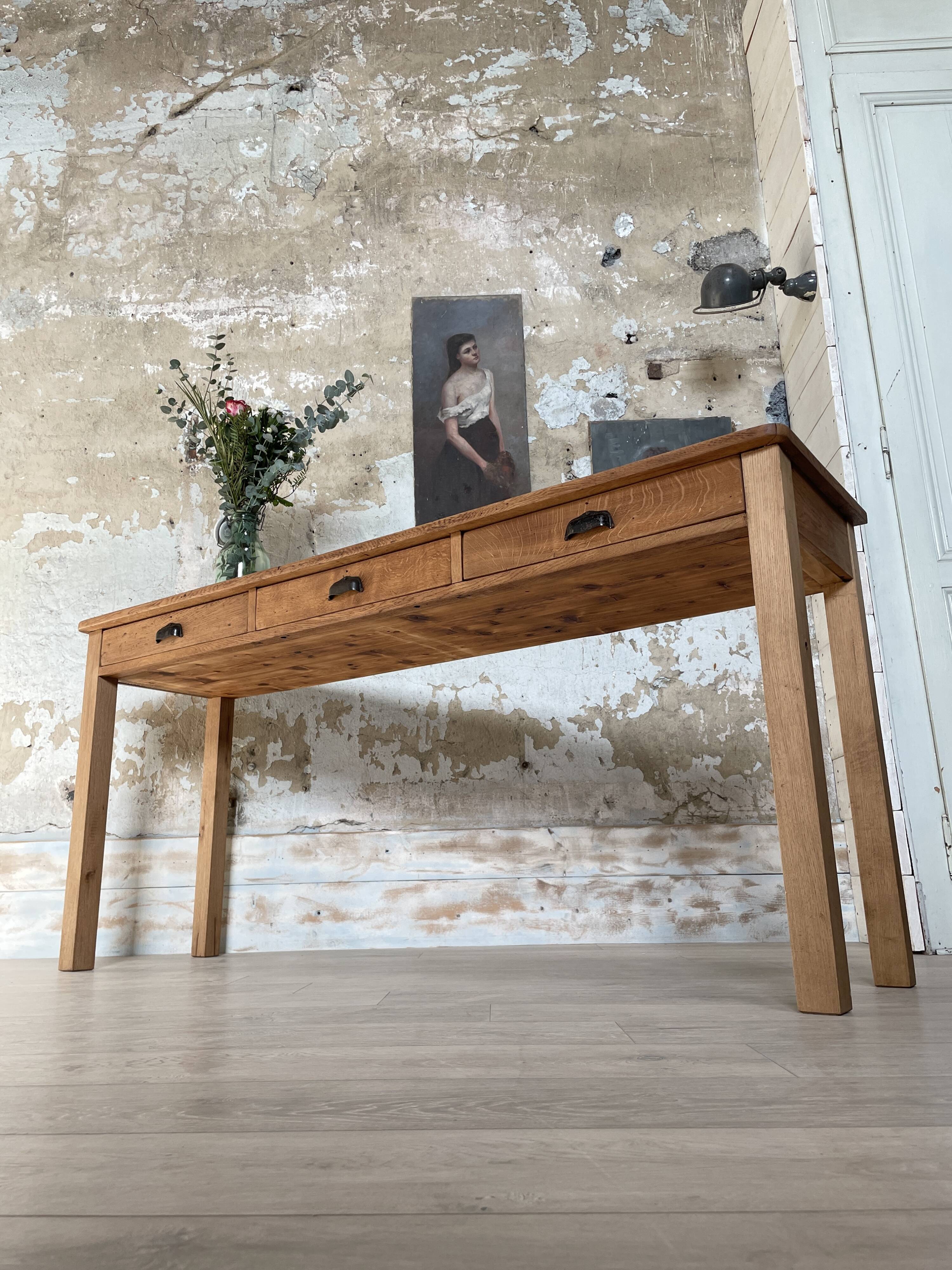 Console service in solid oak, circa 1900.
