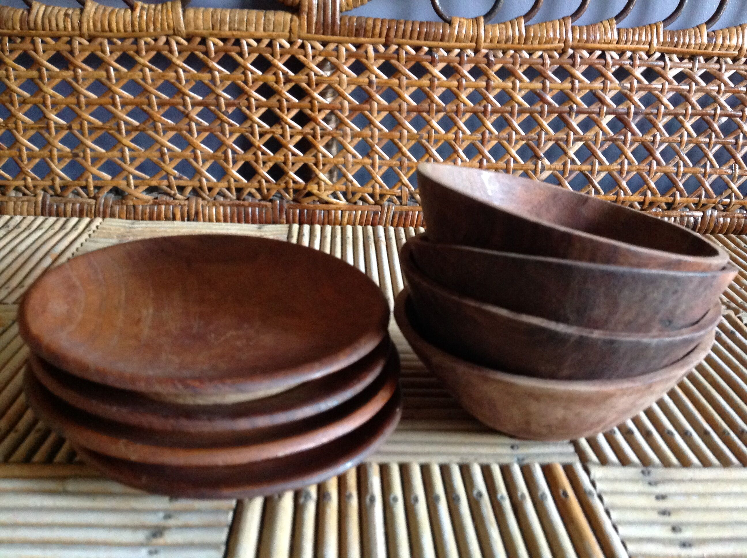 Set of 4 wooden bowls and plates