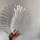 Dish in the shape of a crystal shell