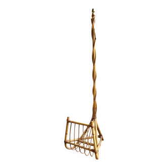 Pied de lampadaire en rotin avec porte-revues