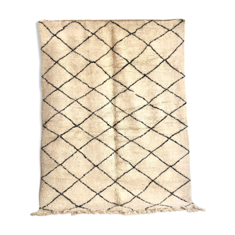 Moroccan Berber carpet Beni Ouarain with small black diamonds 2,75x2.11m