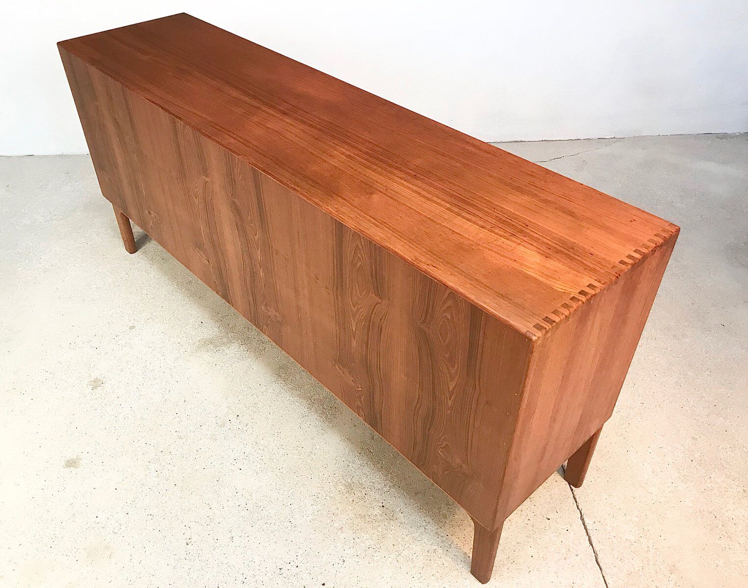 Buffet scandinave en teck massif, Danemark années 1960