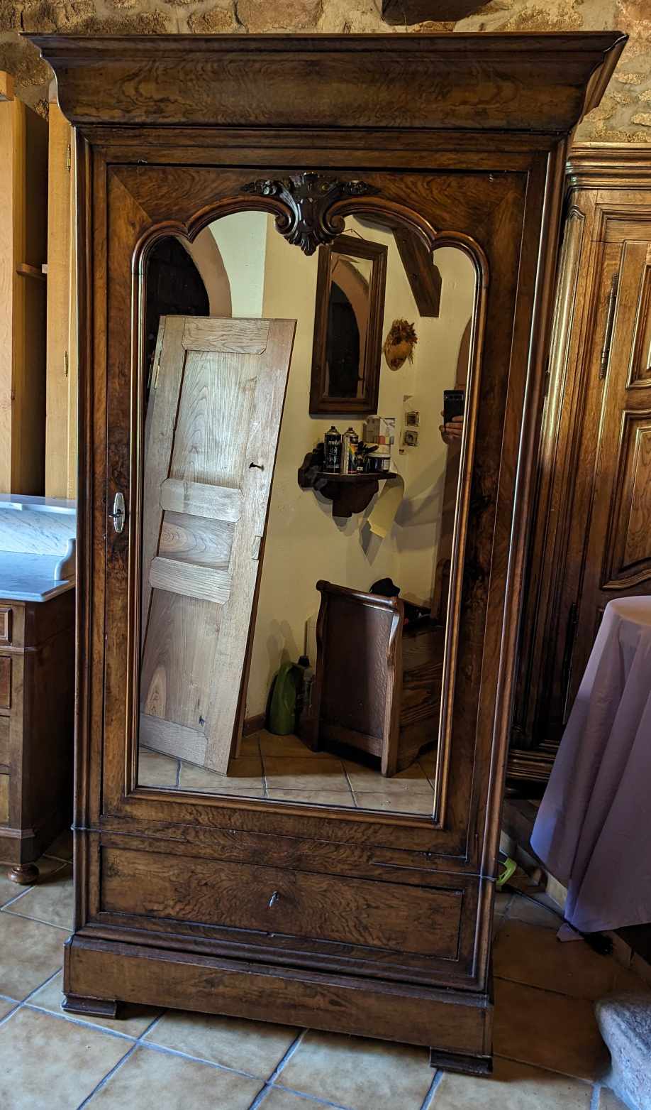 Bonnetière with mirror