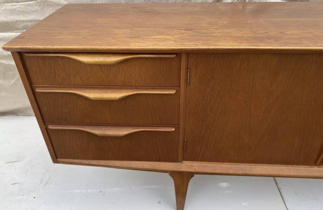 Mid-century Jentique sideboard / Long John in teak. Modern/retro/Danish vintage style.