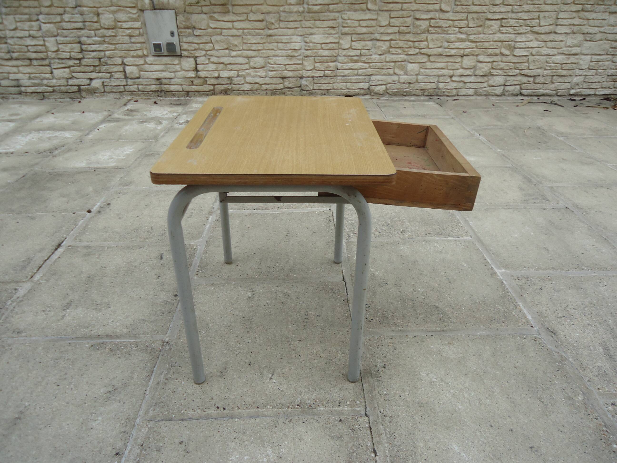 Bureau d’écolier et sa chaise assortie, année 70