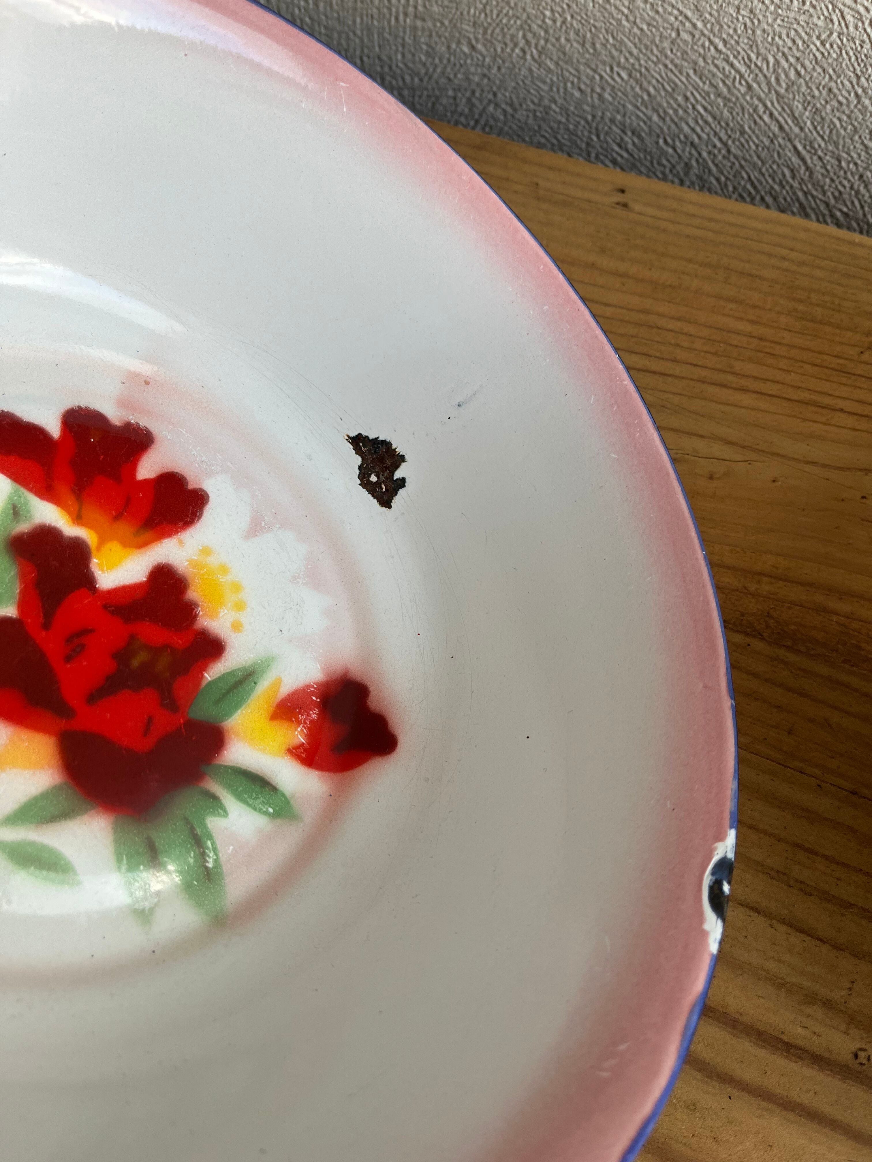 Enamelled dishes vintage flowers