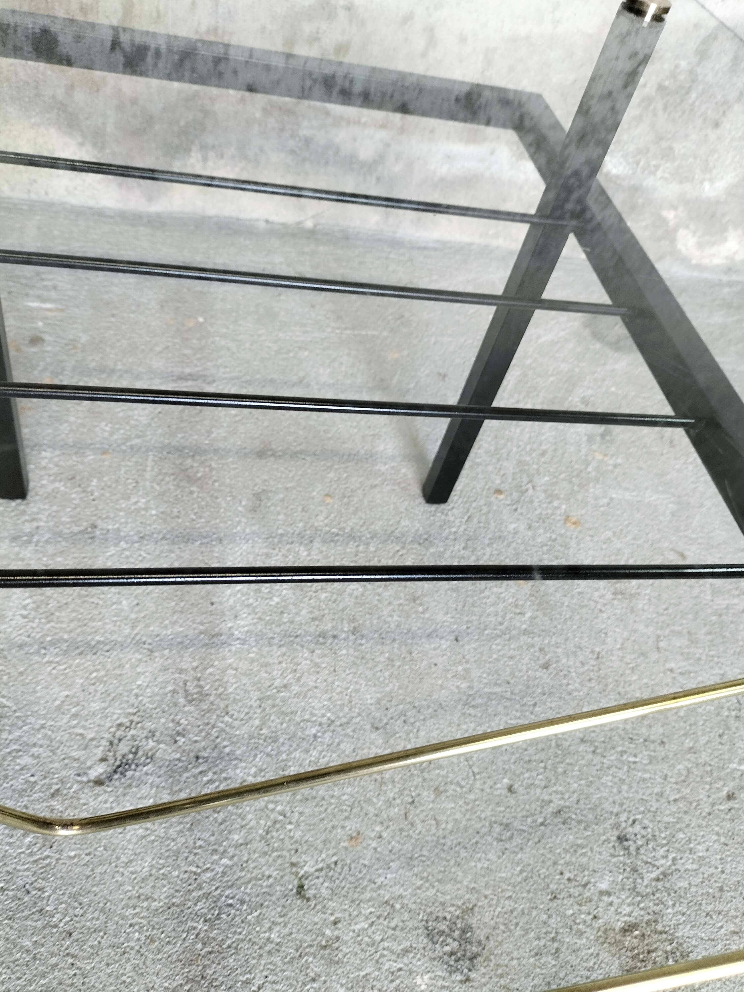 Table basse en verre, métal et laiton