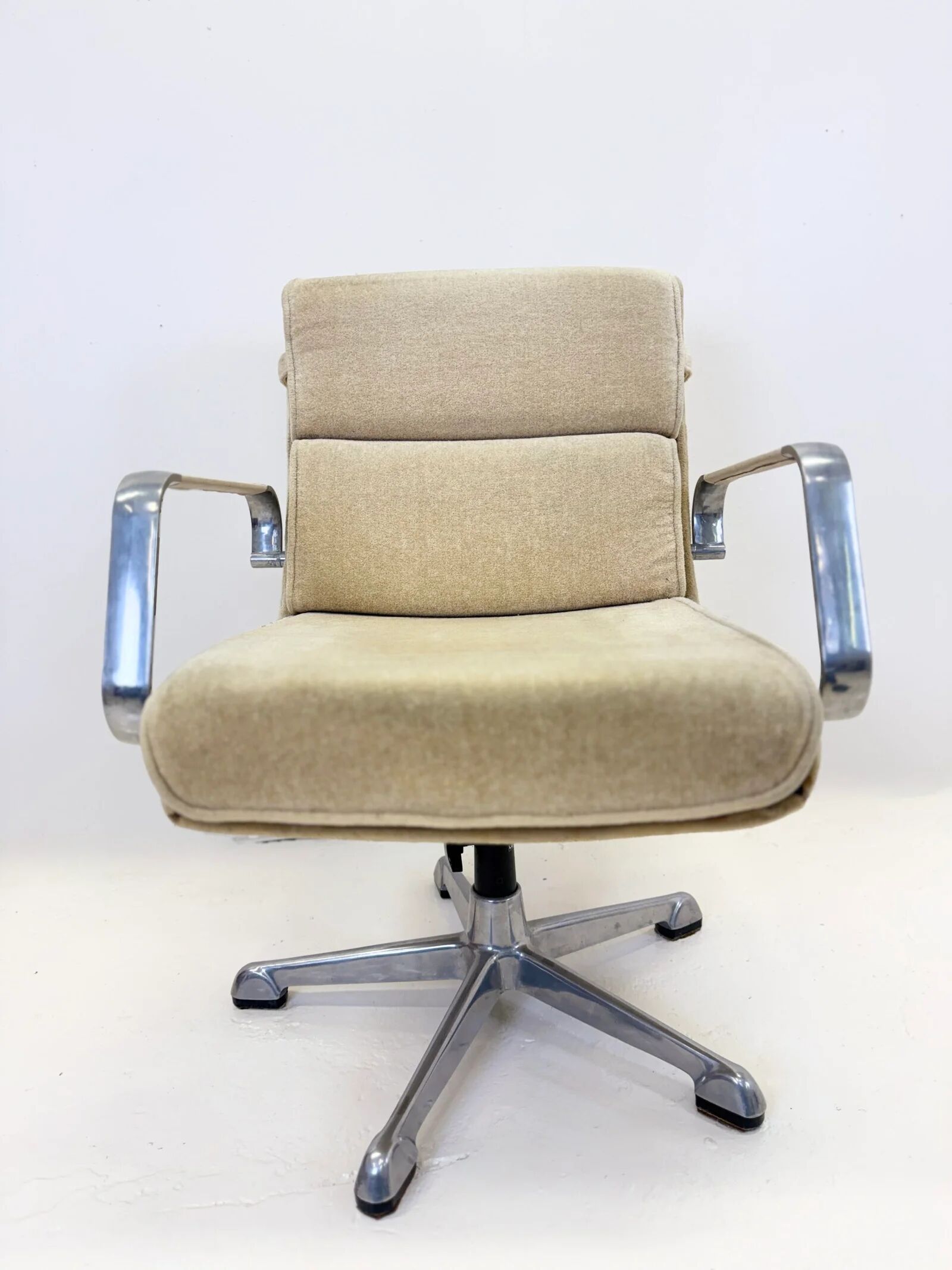 Eames "Ivory" armchair pair for Herman Miller – 1950s