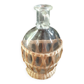 vase vintage en verre demi sphere avec habillage en rotin