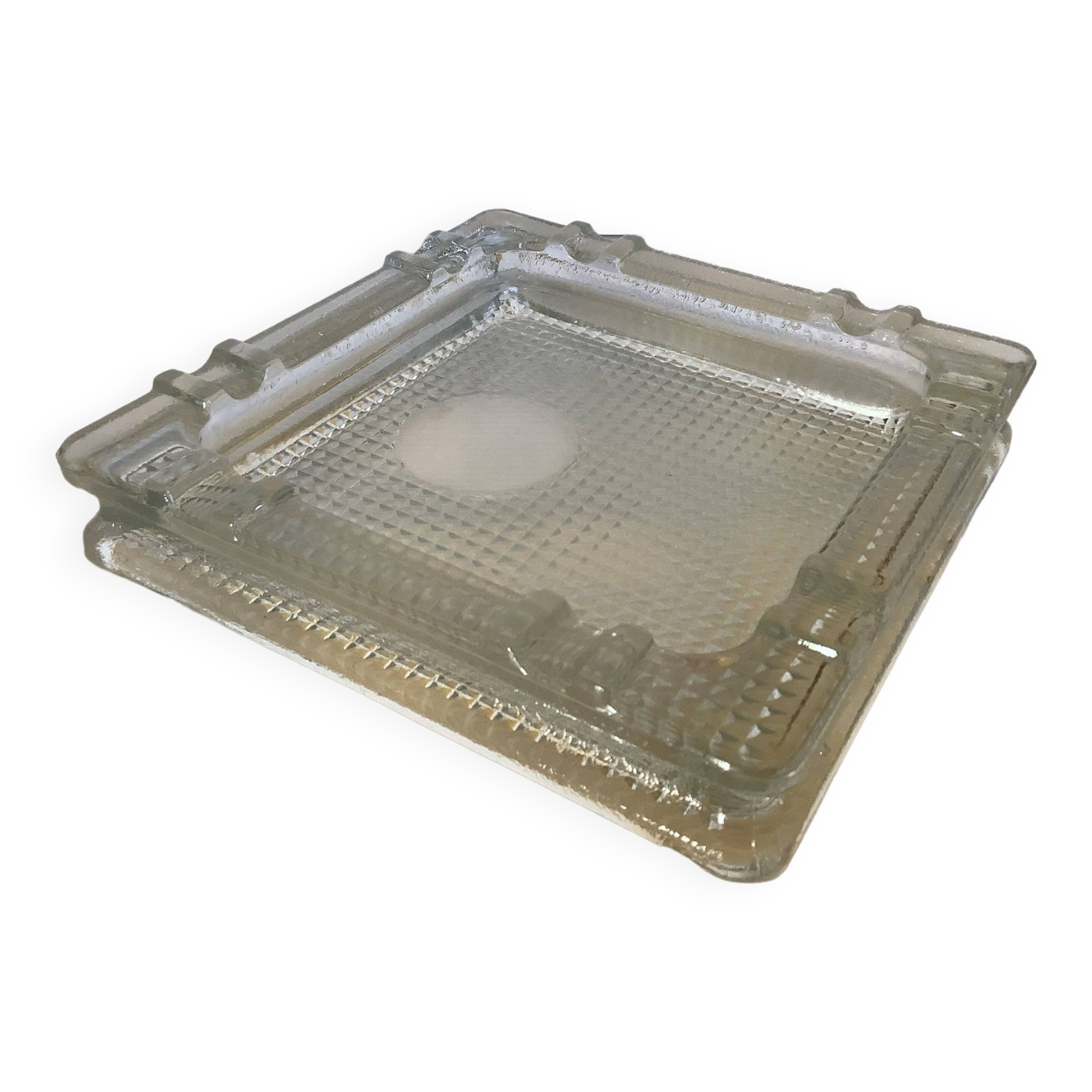 Empty Saint Gobain ashtray pocket with diamond tips