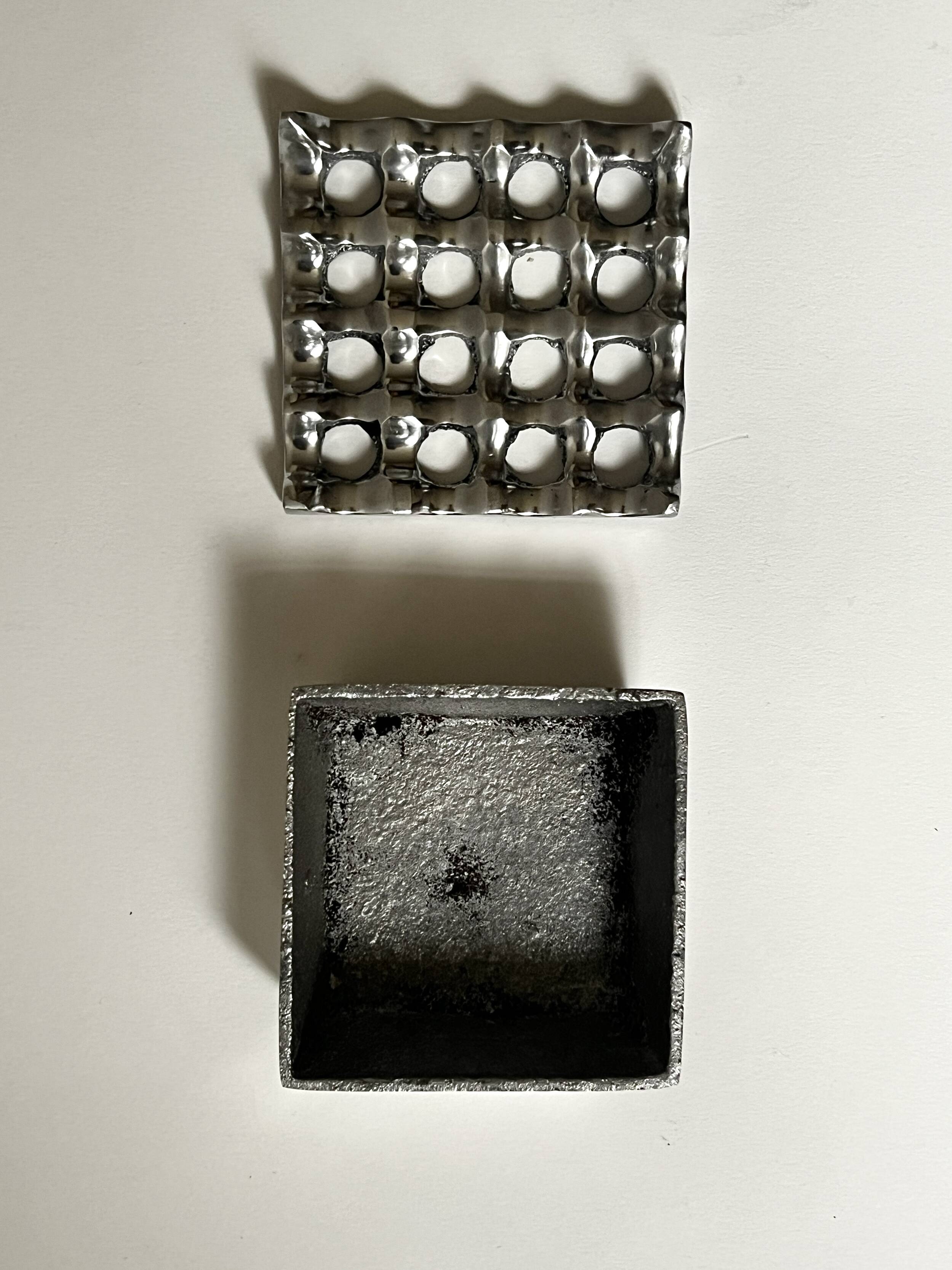 Mid-century chrome metal ashtray in the Ultima 15 style, 1970 design.