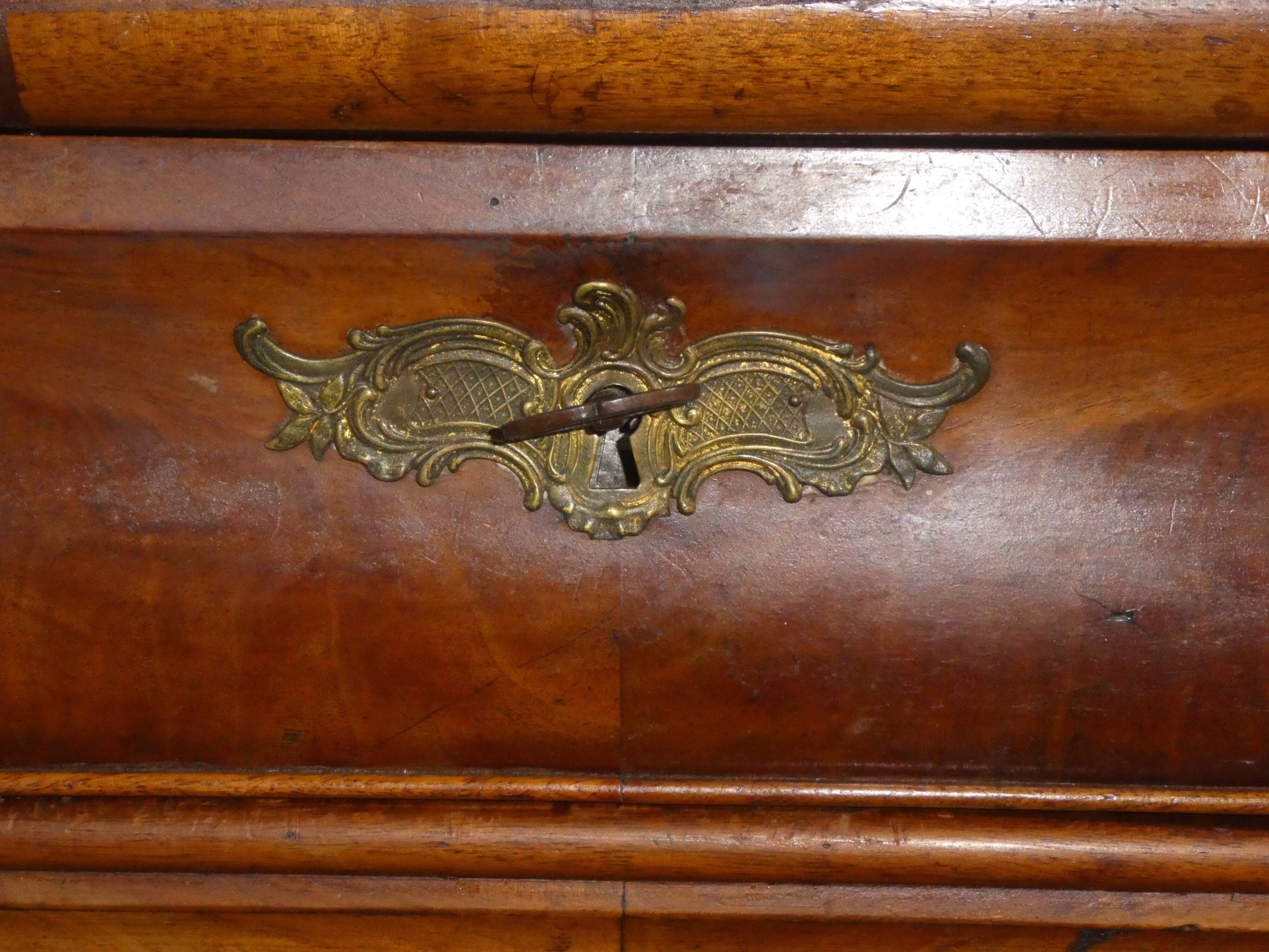 Louis Philippe dresser