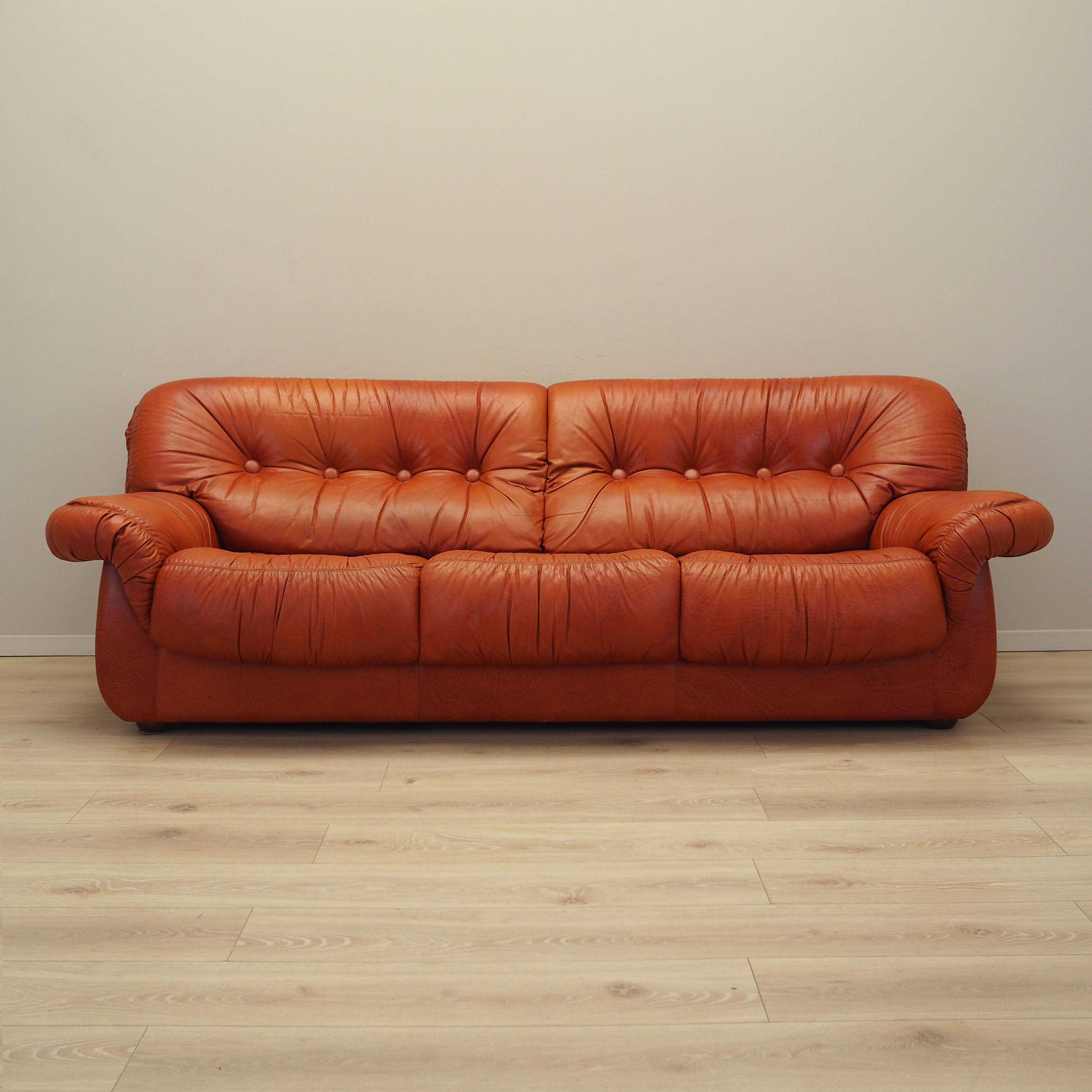 Red leather sofa, Italian design, 1970s, manufacturer: PelleRossi