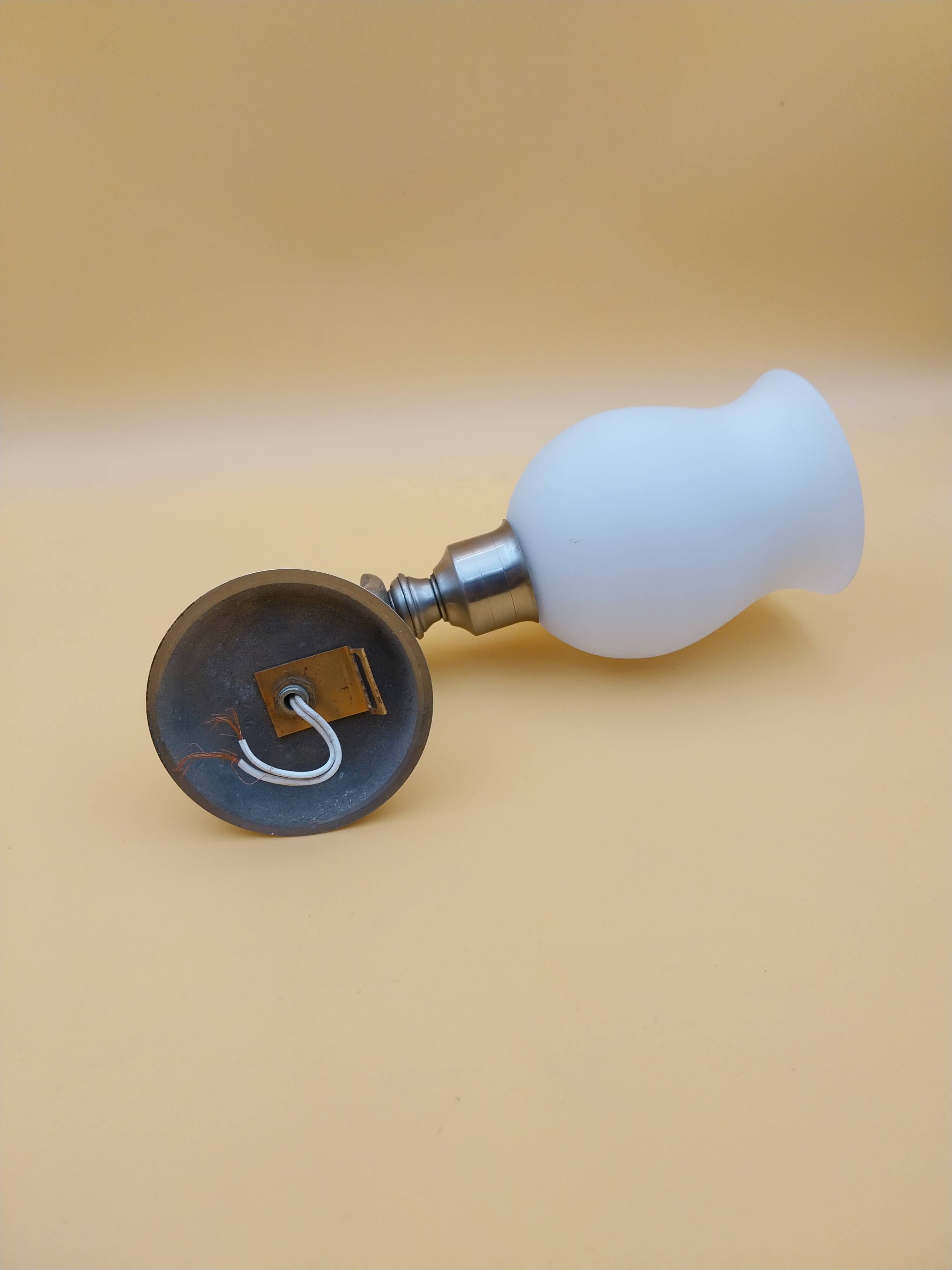 Metal wall light with opaline globe
