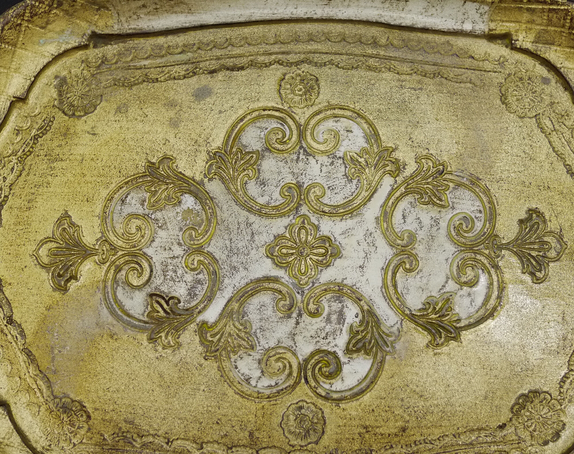 Florentine tray in resin painted in the hand with ornate handles