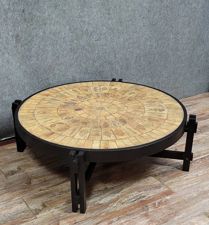 Roger Capron : grande table basse ronde en céramique et structure en bois
