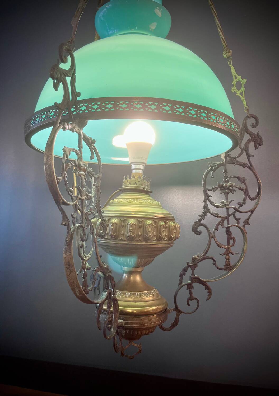 Ancienne suspension bronze et opaline